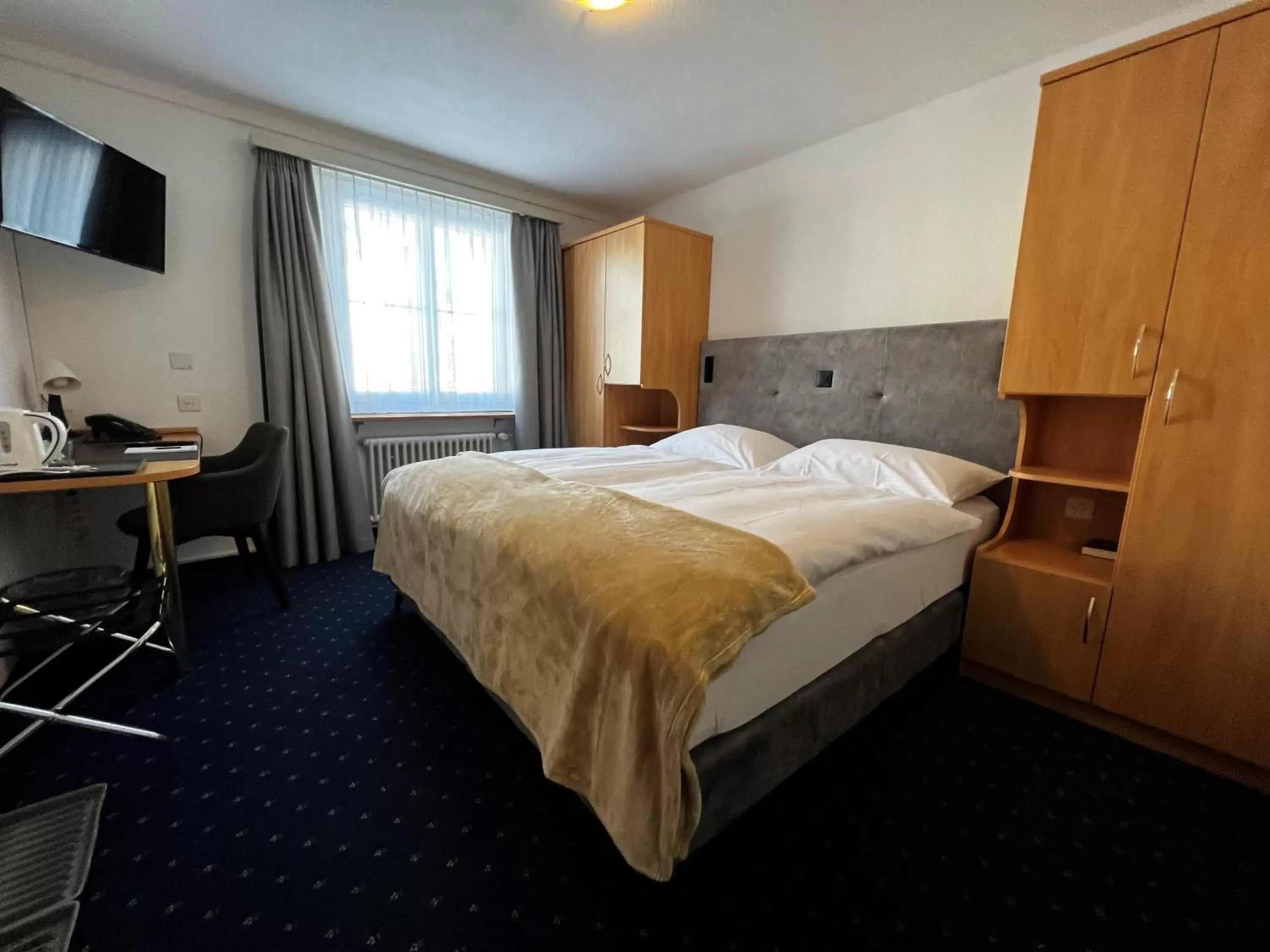 Bedroom, Bed in Hotel Bünda Davos