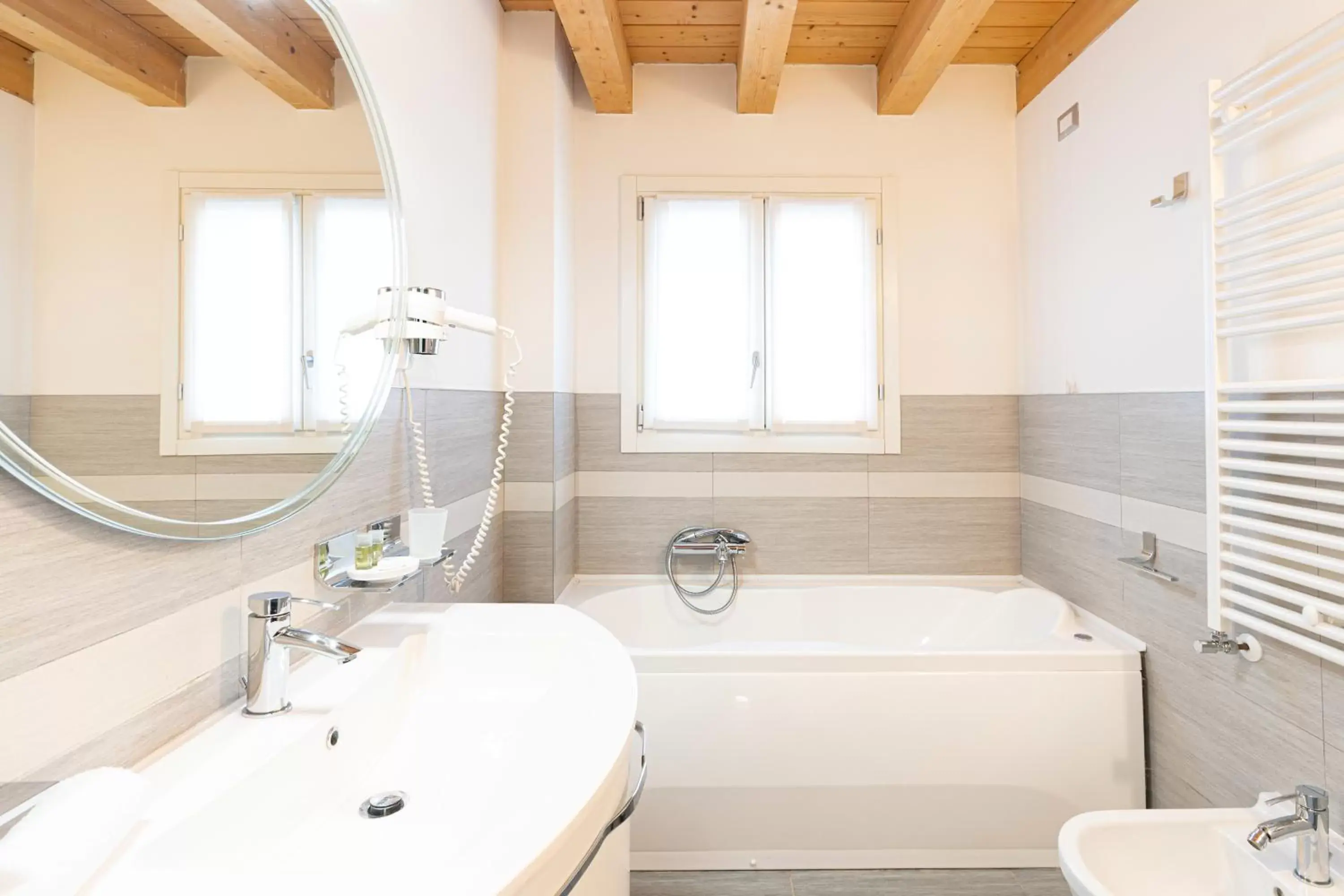 Toilet, Bathroom in Ca' Degli Antichi Giardini Apartments
