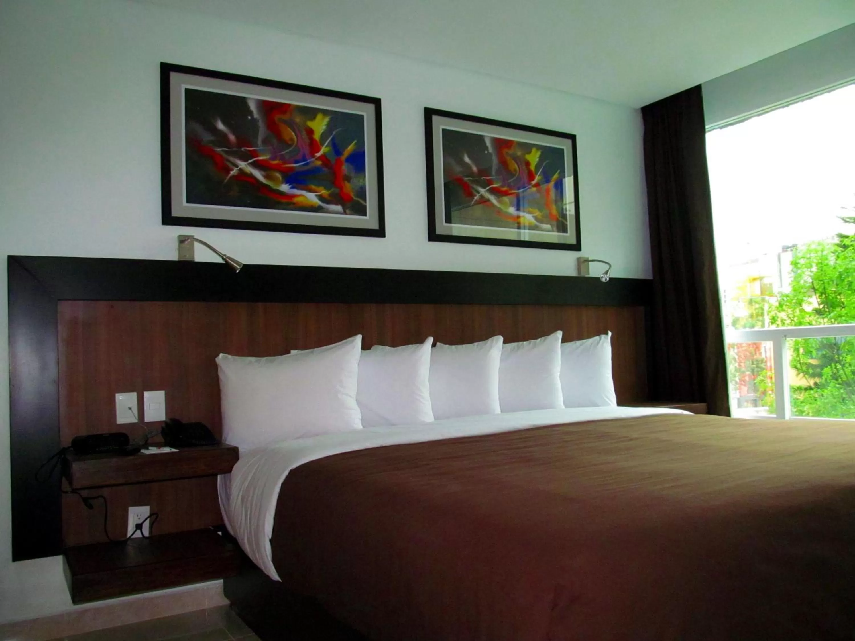 Bed in Hotel & Suites PF