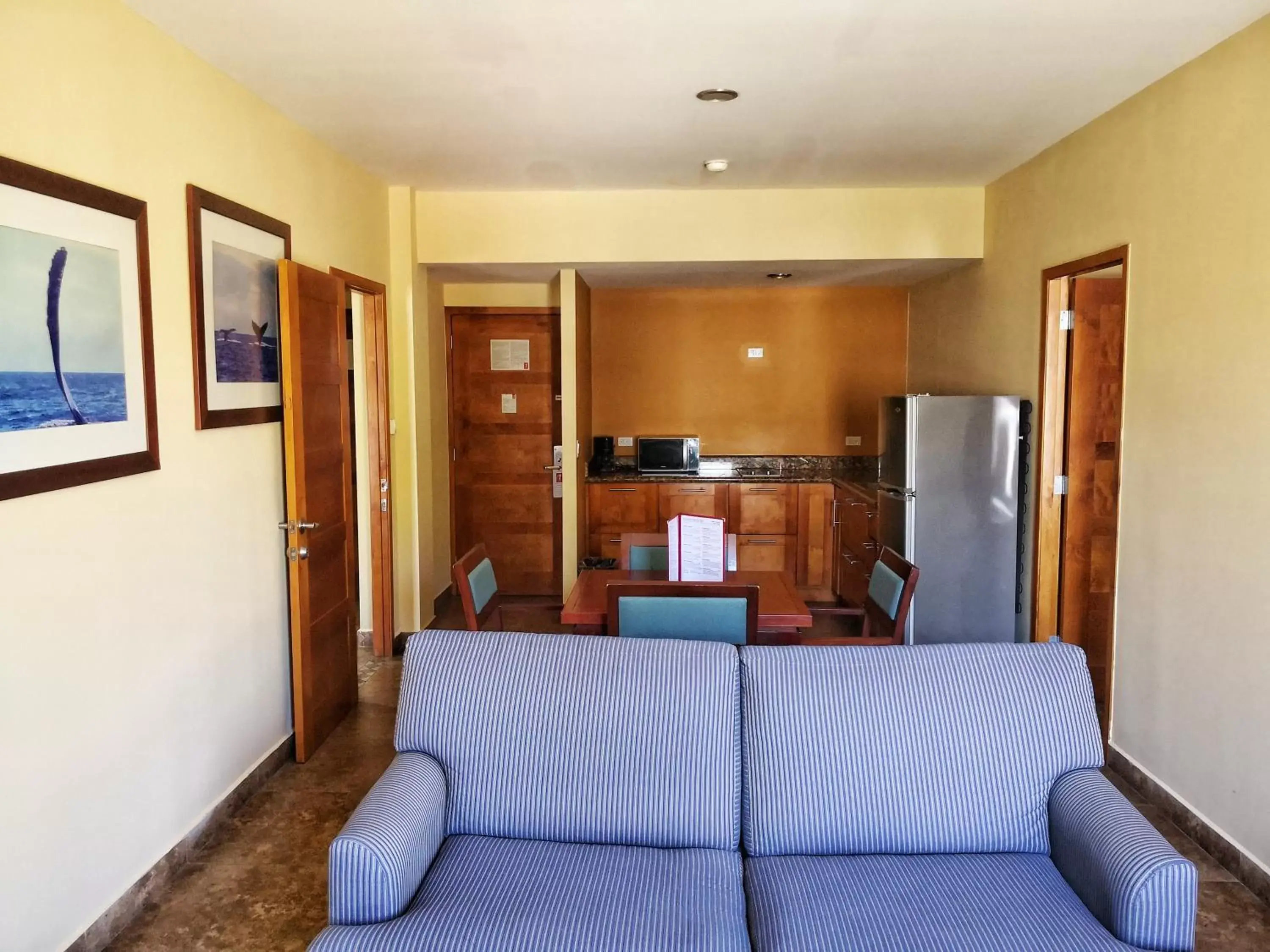 Kitchen or kitchenette, Seating Area in Seven Crown La Paz Centro Historico