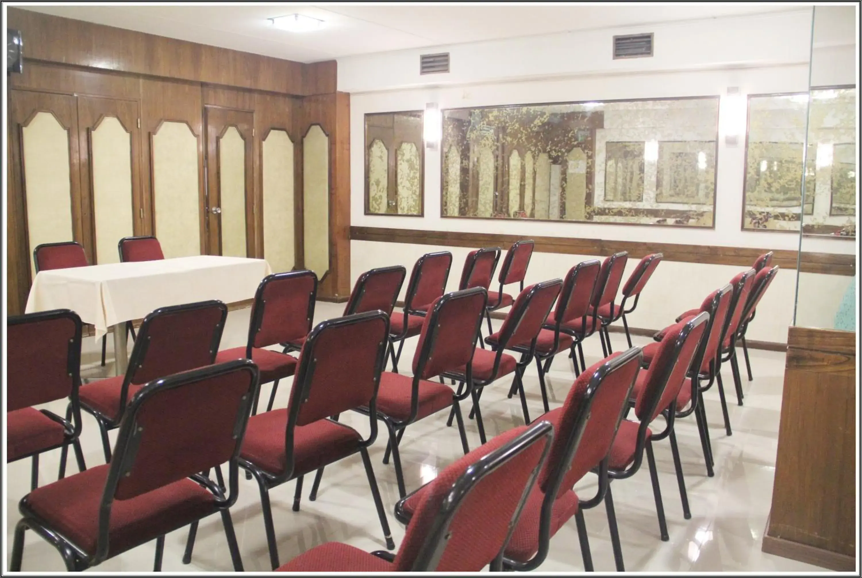 Meeting/conference room in Alpino Hotel