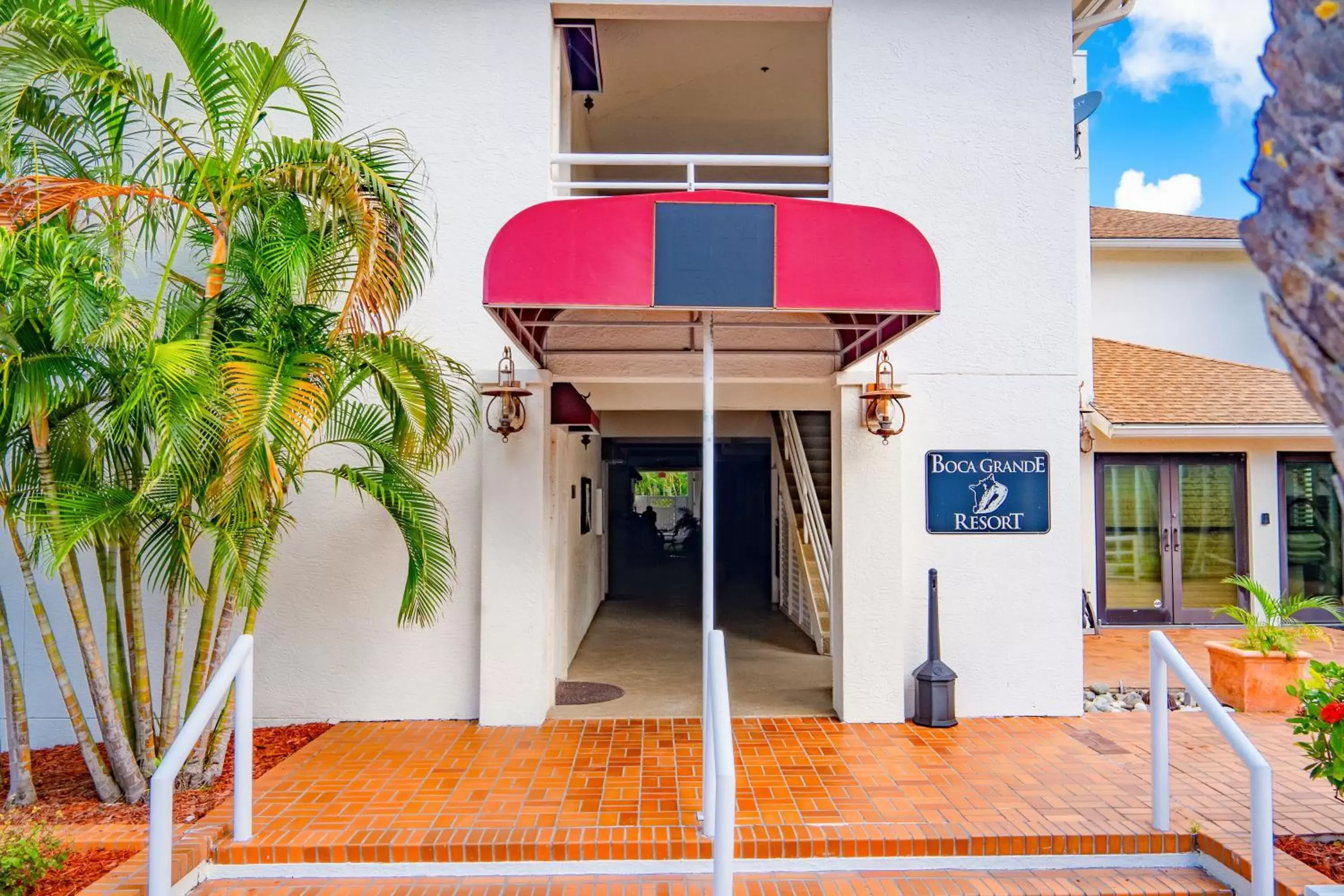Facade/Entrance in Boca Grande Hotel