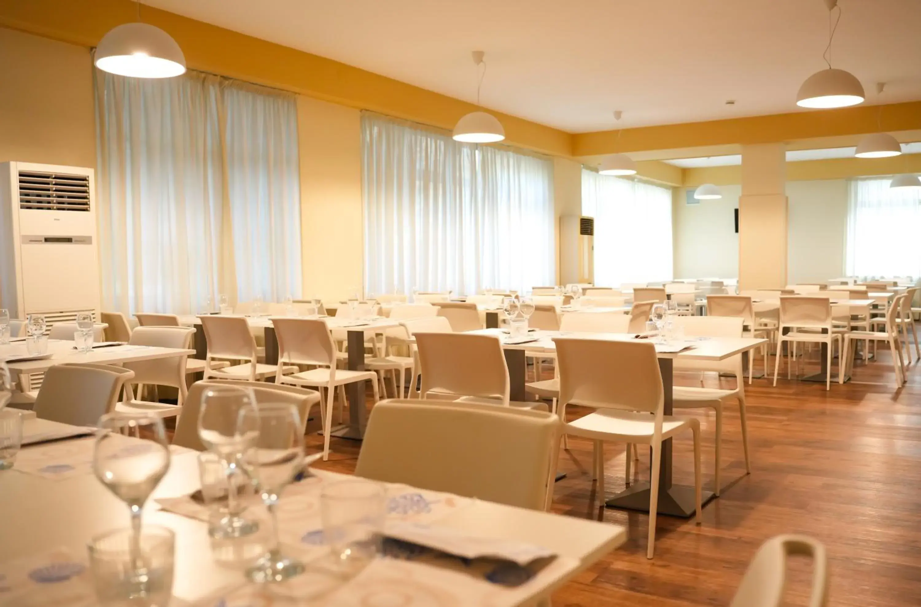 Restaurant/places to eat in Hotel Regent Restaurant/places to eat in Hotel Regent