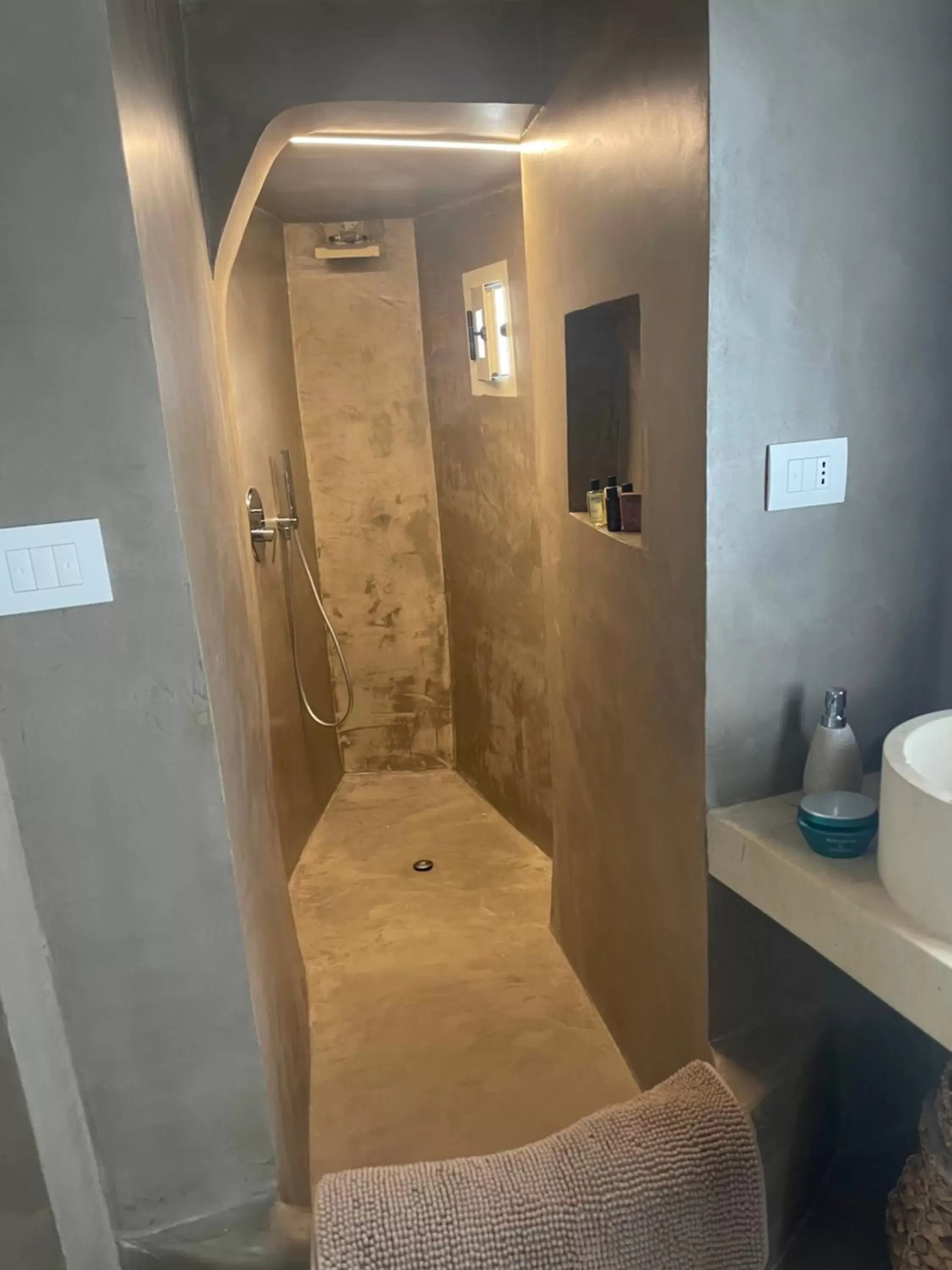 Shower, Bathroom in NUR