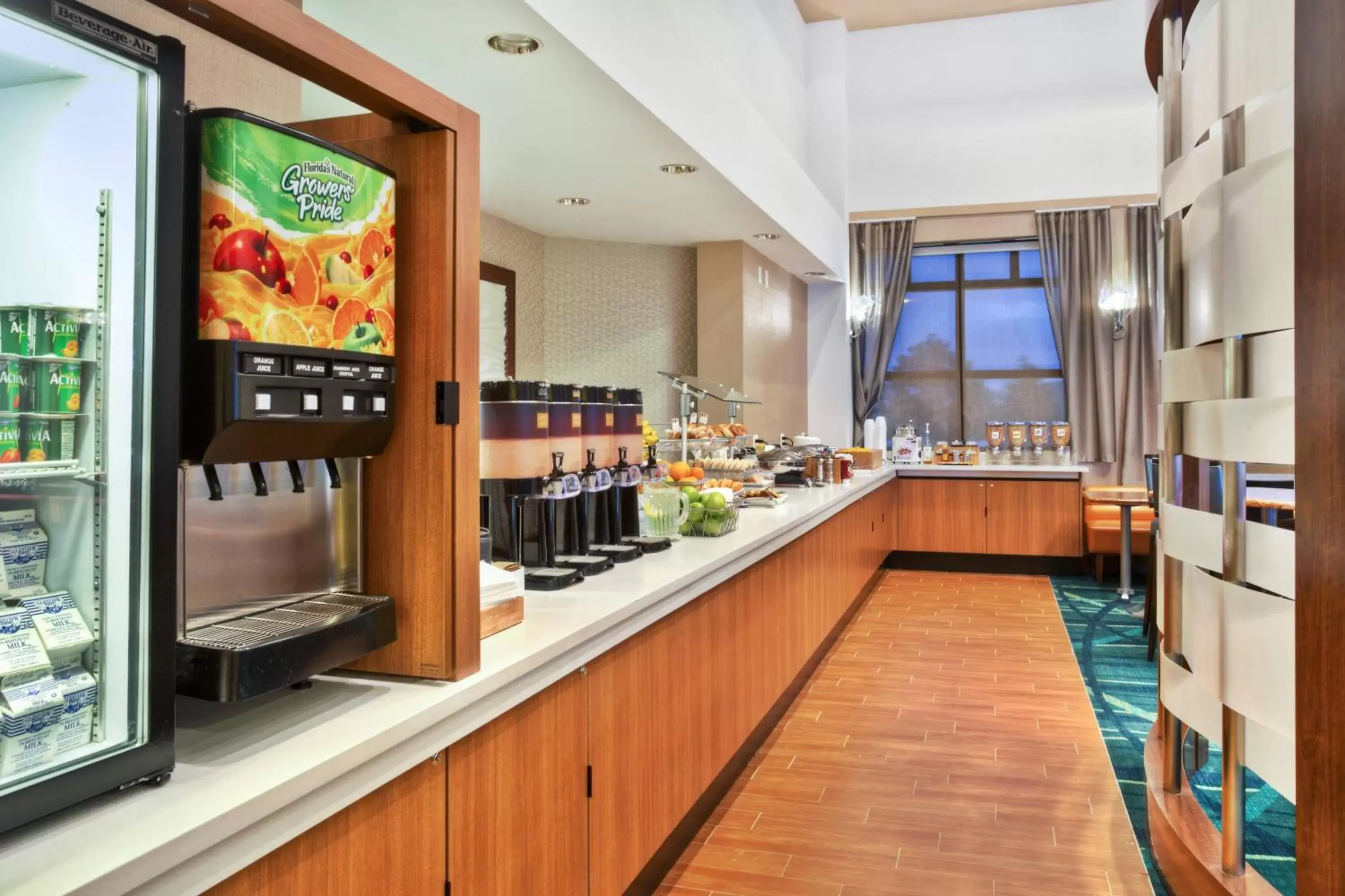 Breakfast in Springhill Suites by Marriott Chicago Elmhurst Oakbrook Area