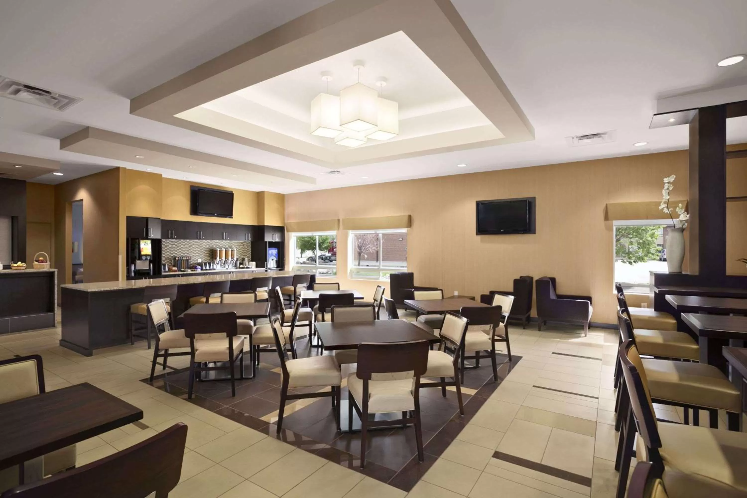 Restaurant/places to eat in Days Inn & Suites by Wyndham Winnipeg Airport Manitoba