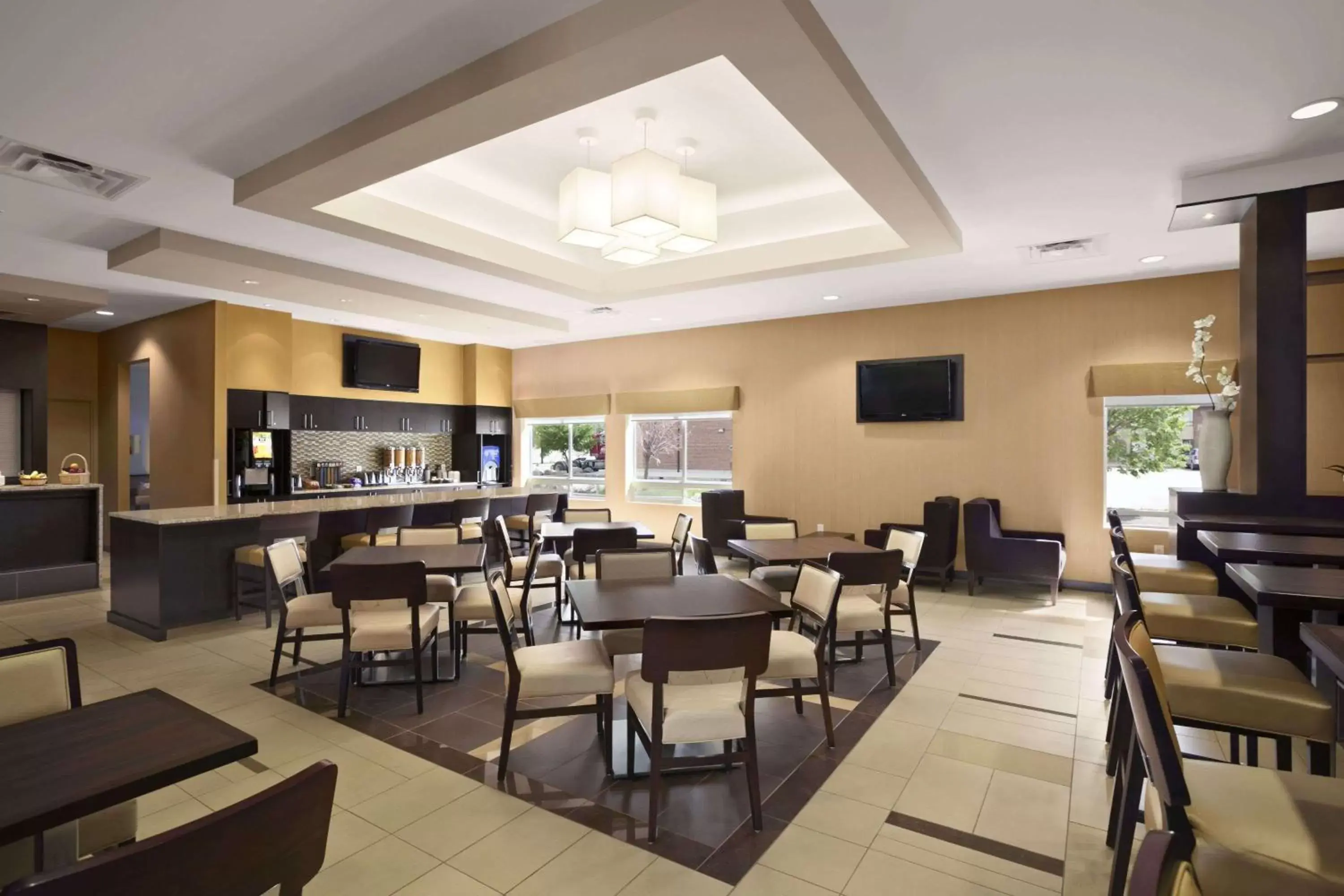 Restaurant/Places to Eat in Days Inn & Suites by Wyndham Winnipeg Airport Manitoba