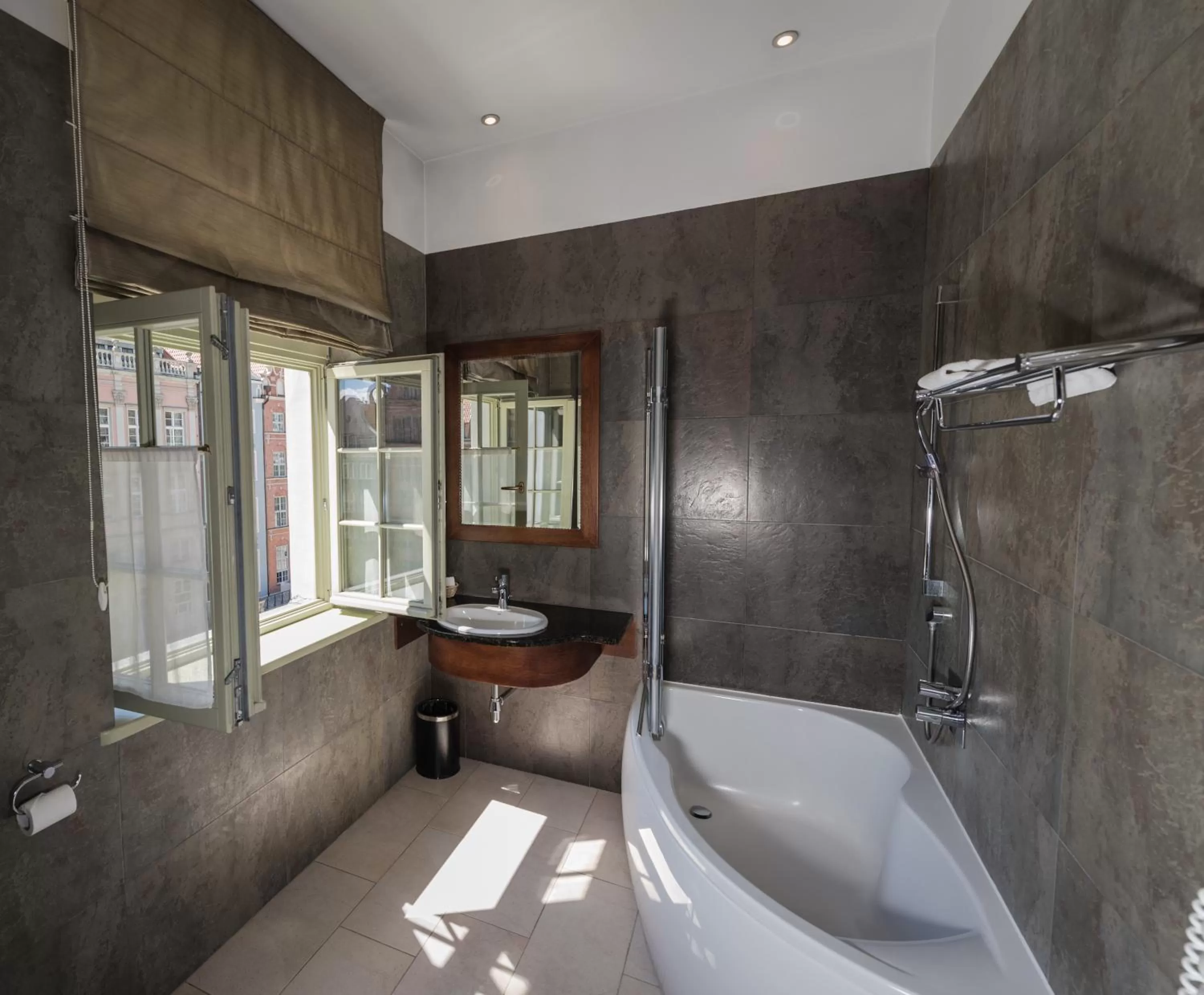 Bathroom in Hotel Holland House Old Town