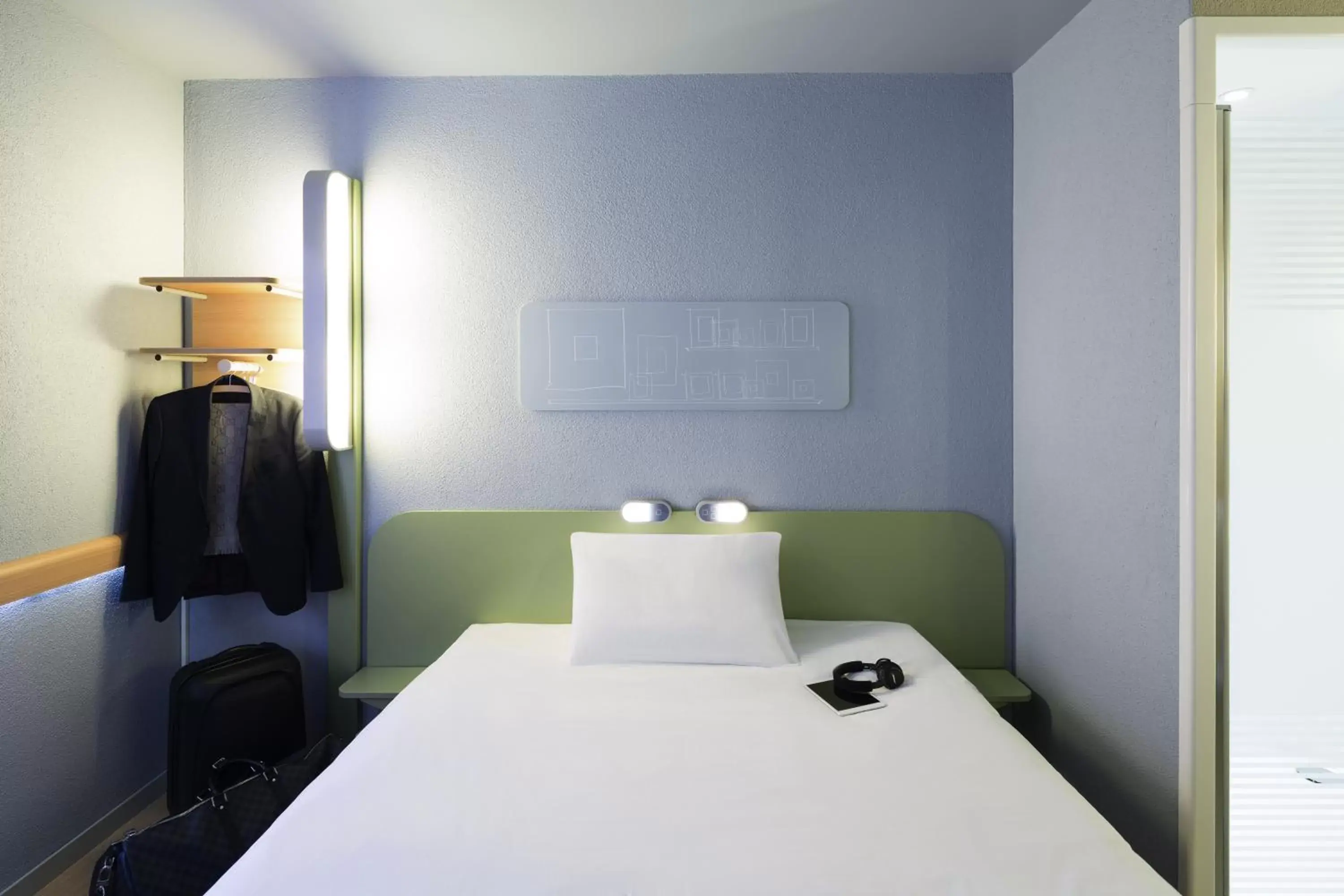 Bed in ibis budget Zurich Airport