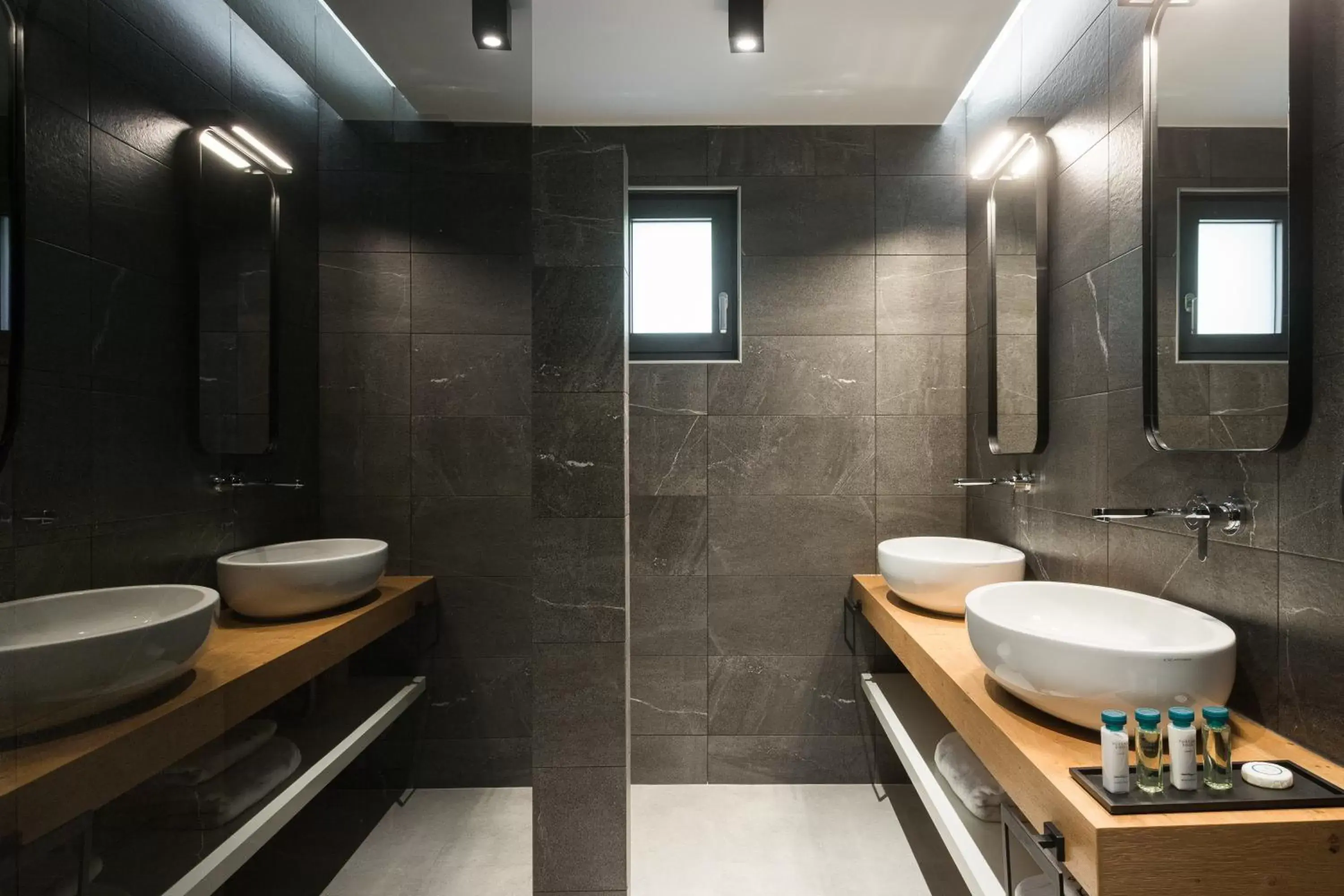 Bathroom in 11 Enteka Acropolis Suites