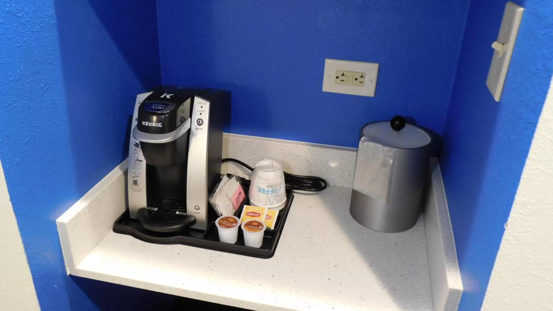 Coffee/tea facilities in Holiday Inn Express - Coventry S - West Warwick Area by IHG