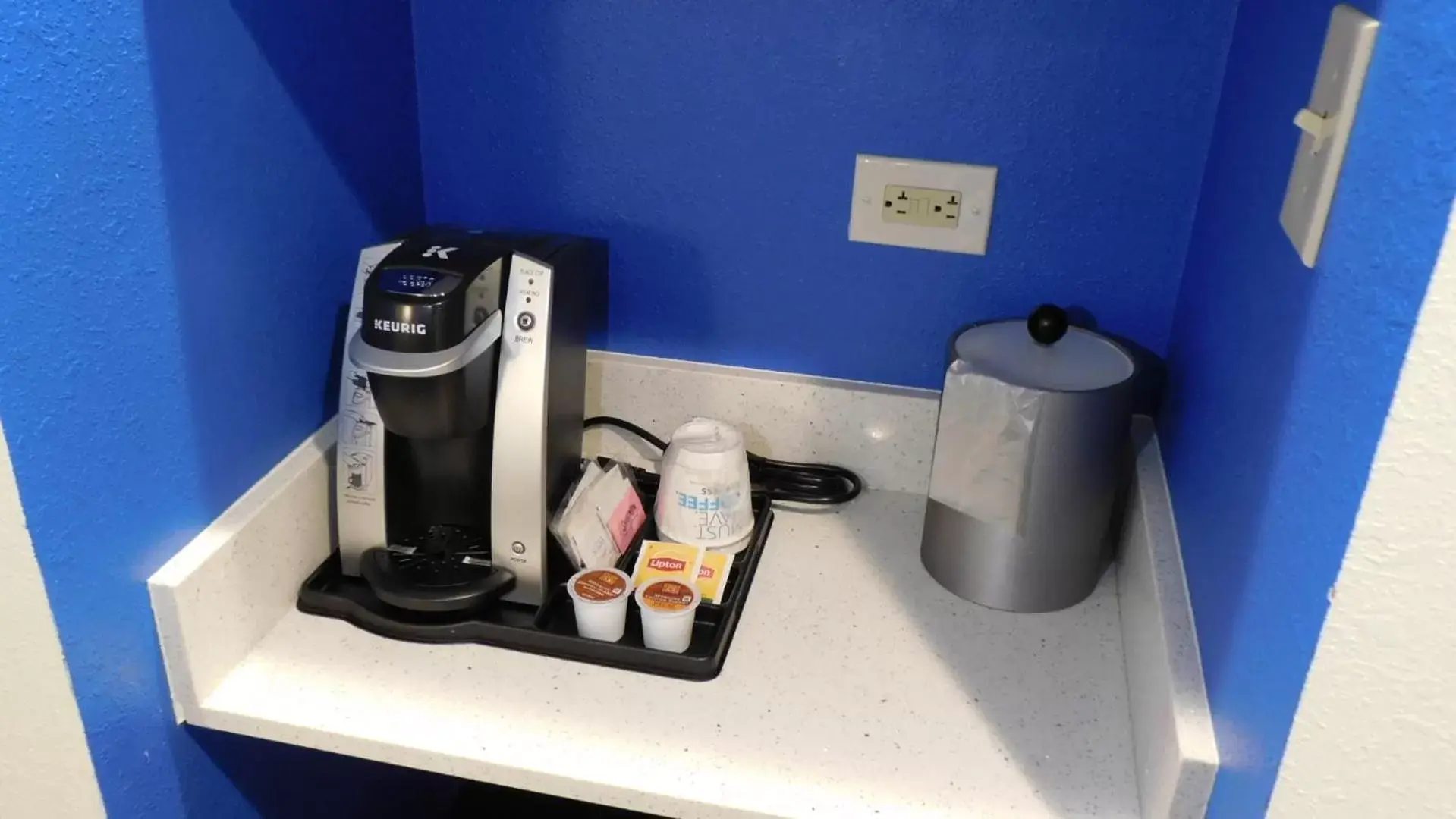 Coffee/Tea Facilities in Holiday Inn Express - Coventry S - West Warwick Area, an IHG Hotel