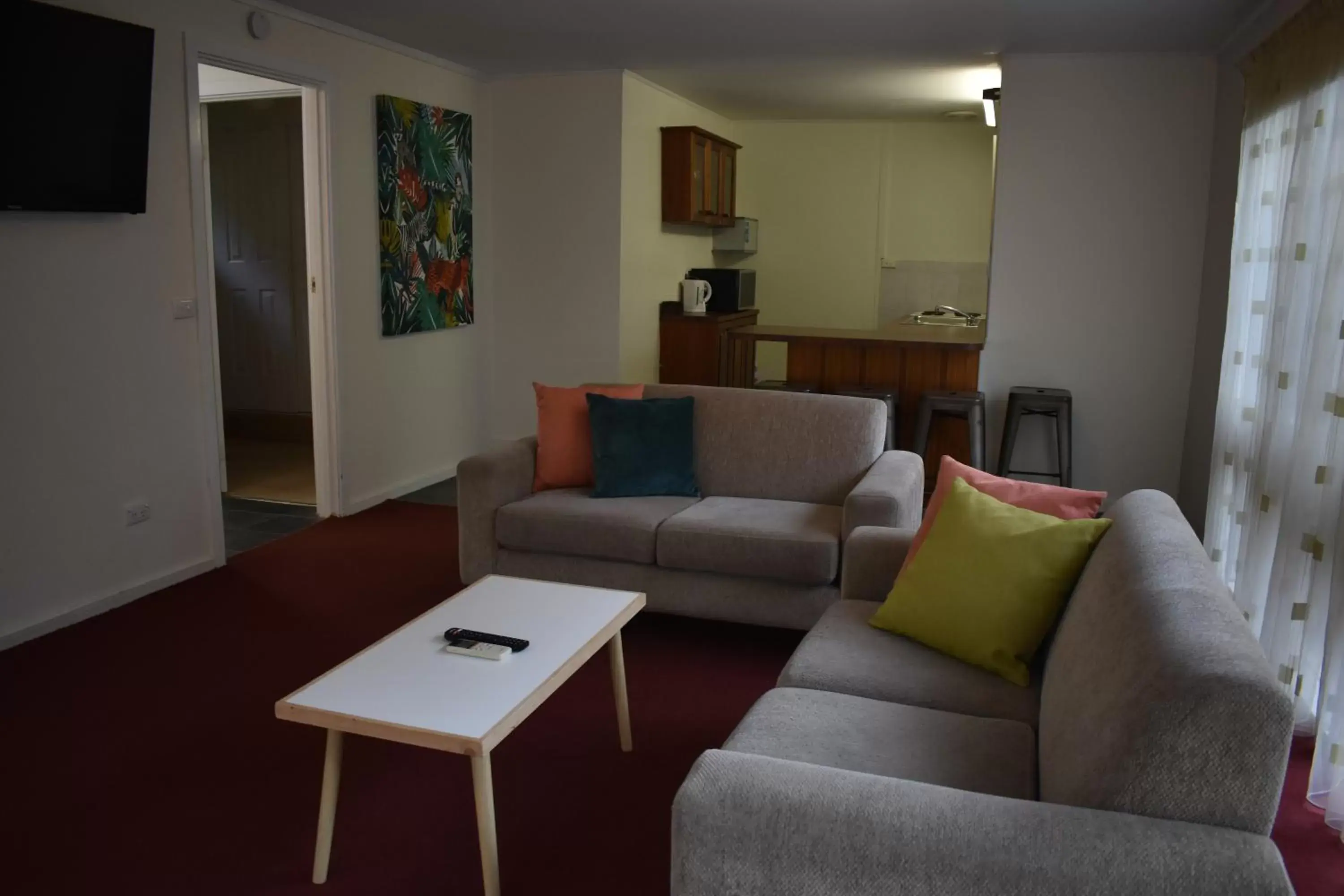 Living room, Seating Area in Sanctuary House Resort Motel