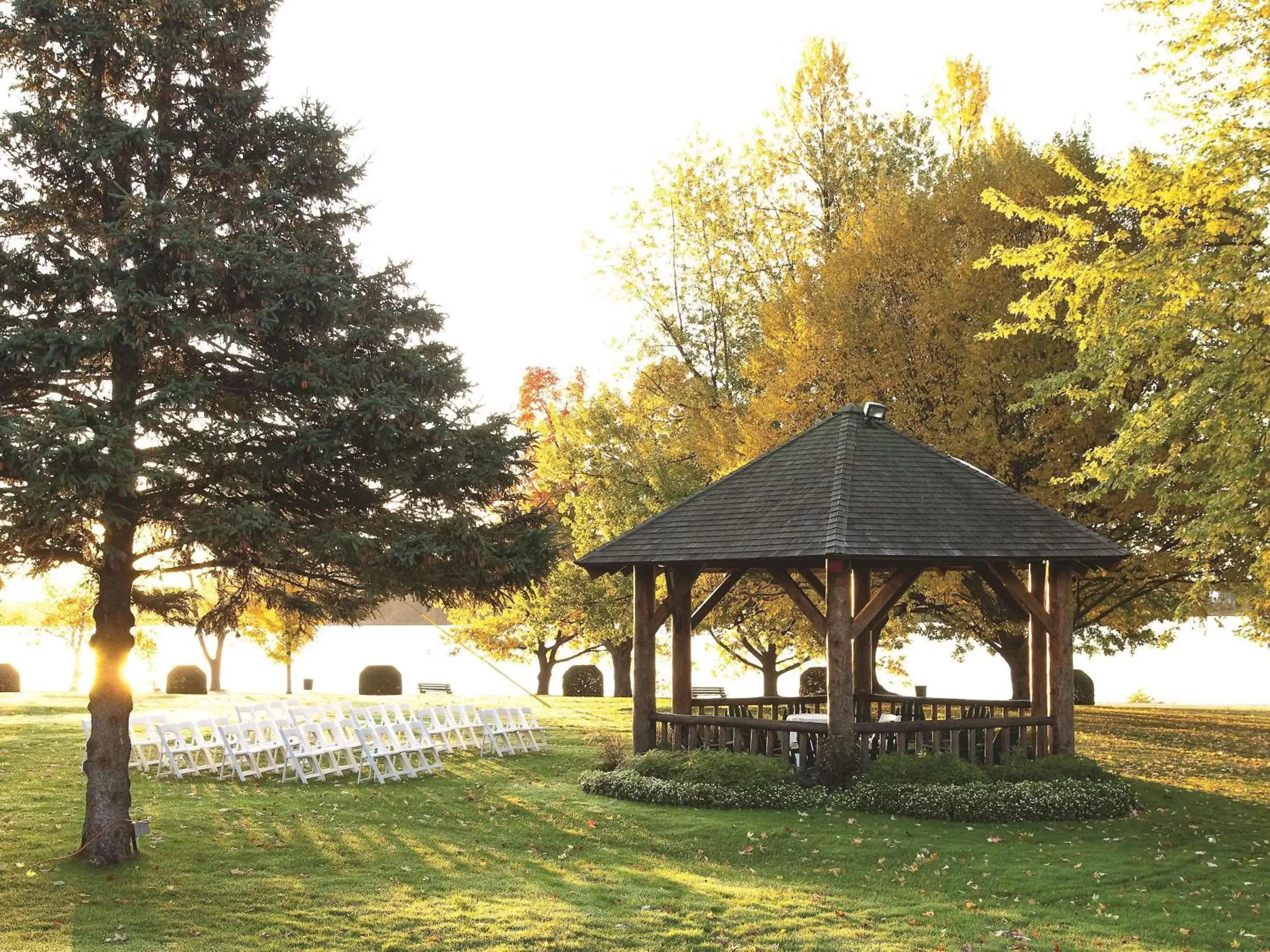 Other, Garden in Fairmont Le Chateau Montebello