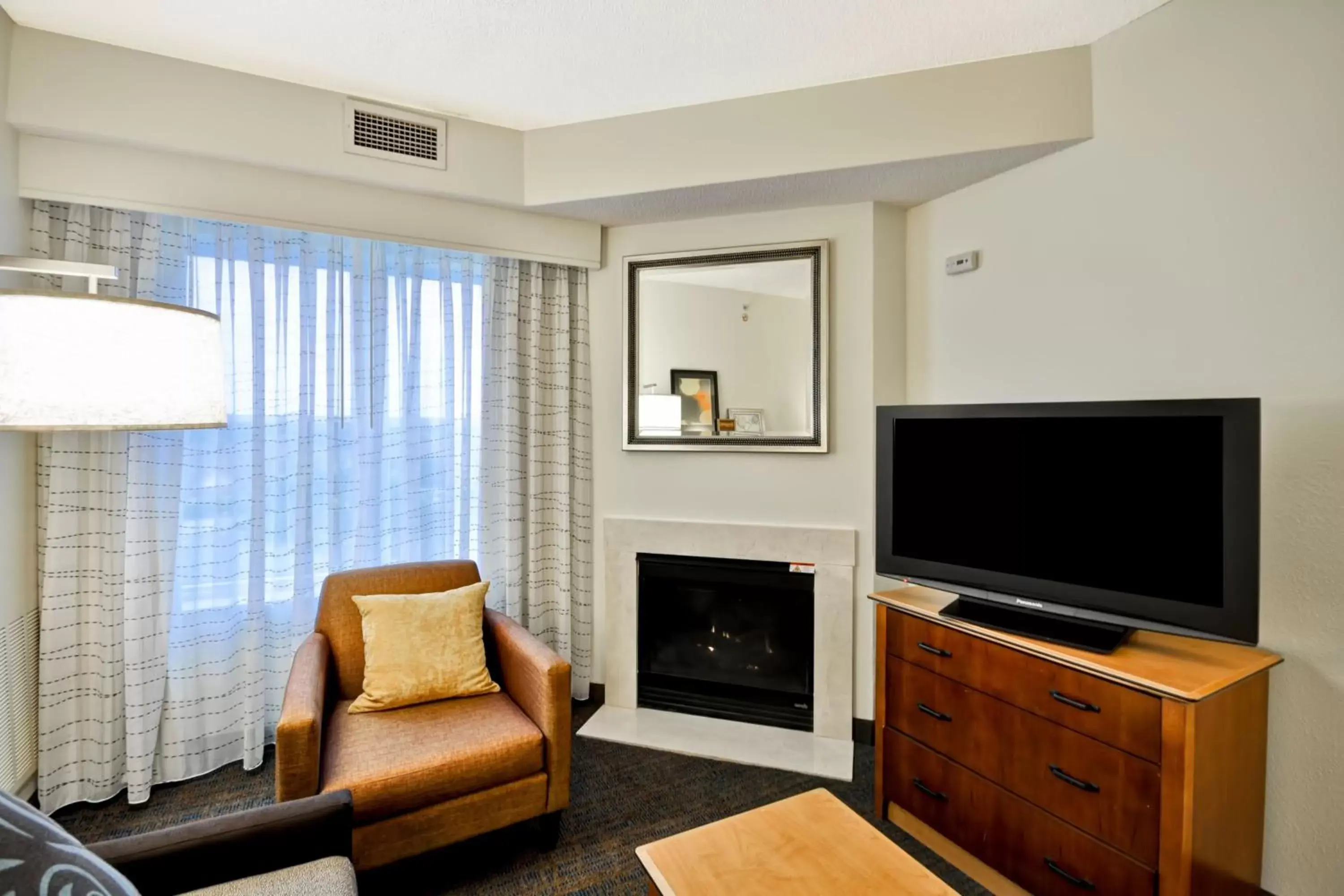 Living room, TV/Entertainment Center in Residence Inn Lexington South Hamburg Place