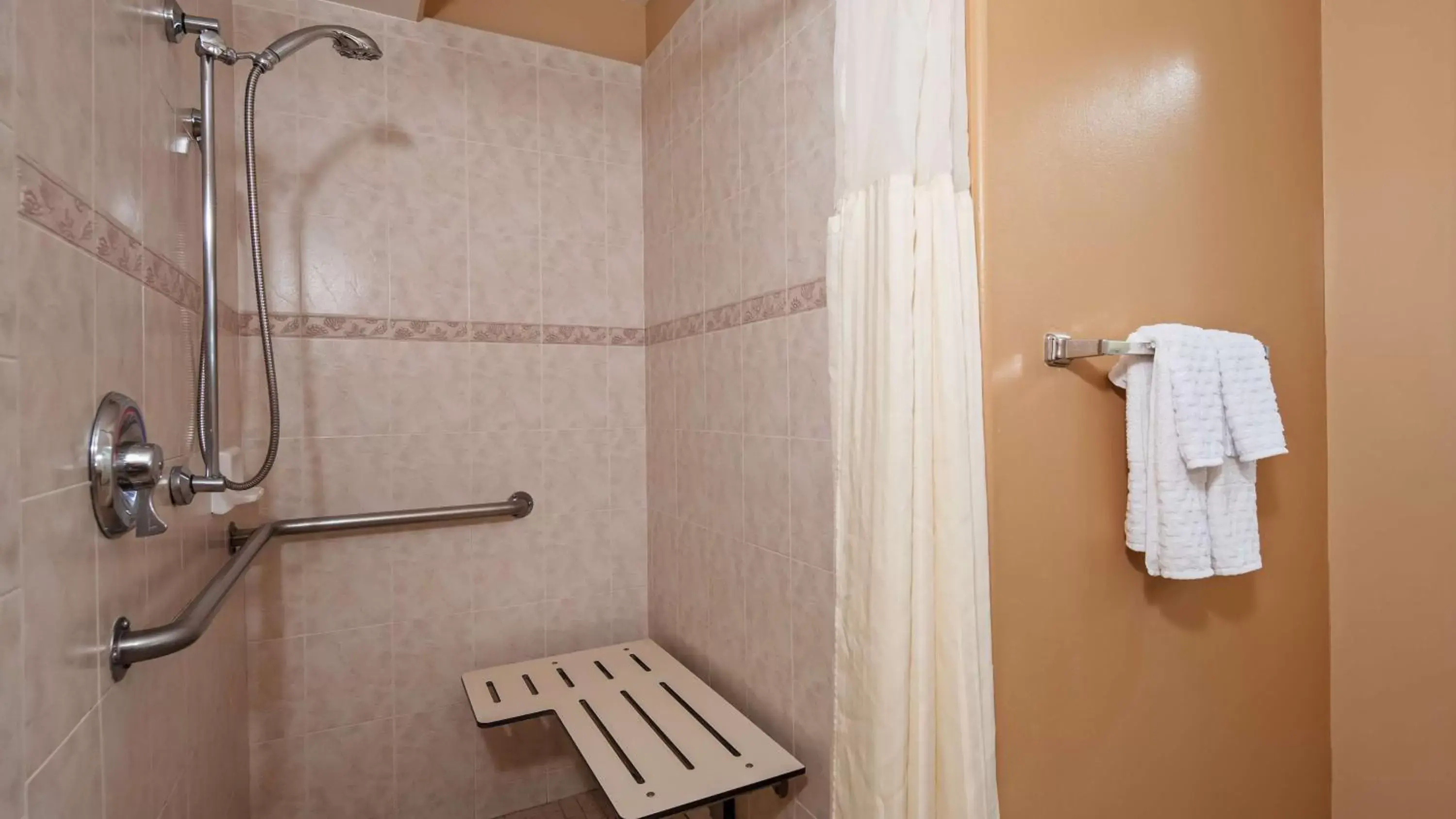 Photo of the whole room, Bathroom in Best Western Plus Capitola By-the-Sea Inn & Suites