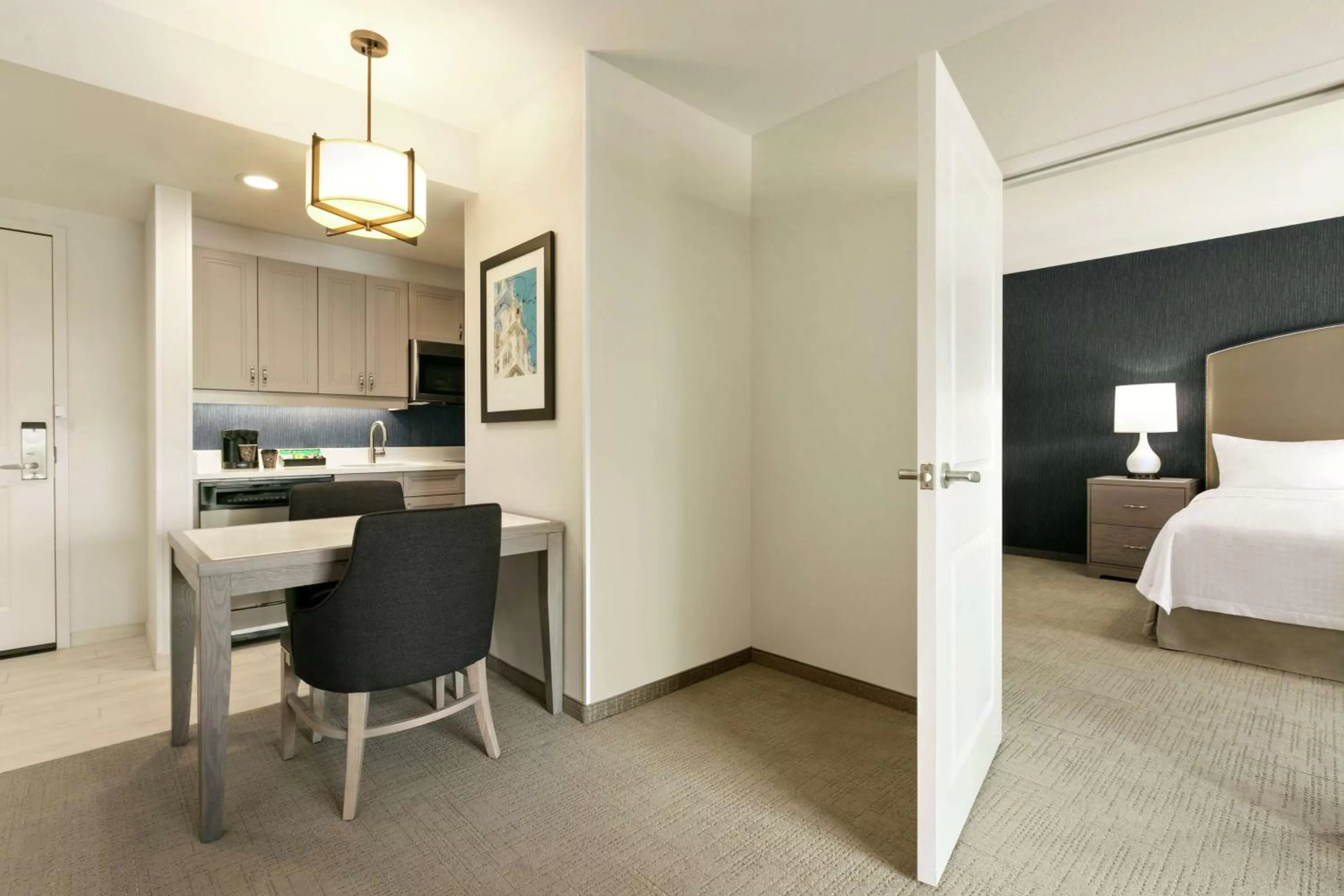 Kitchen or kitchenette, Bed in Homewood Suites By Hilton Worcester