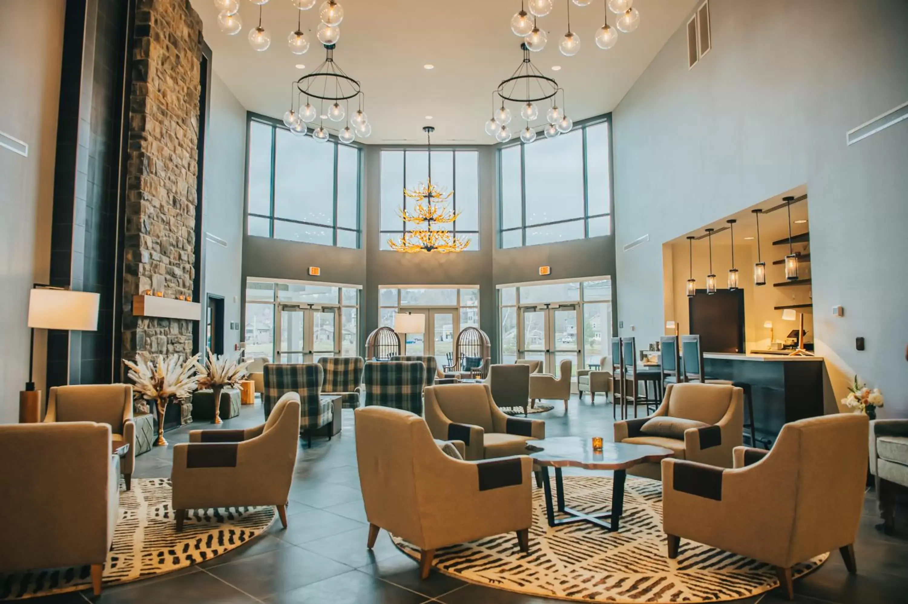 Lobby or reception, Lounge/Bar in Saranac Waterfront Lodge