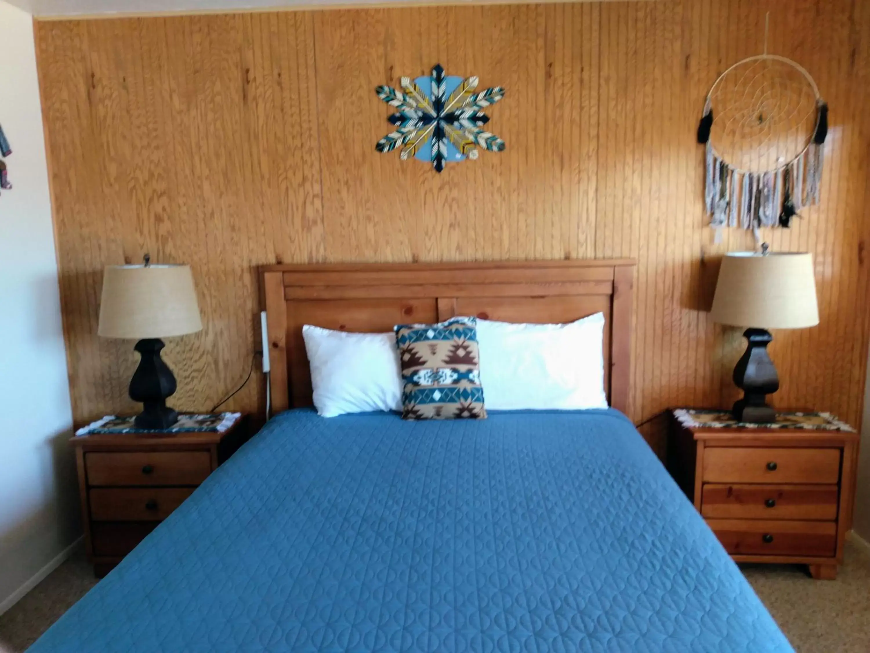 Photo of the whole room, Bed in Mokee Motel