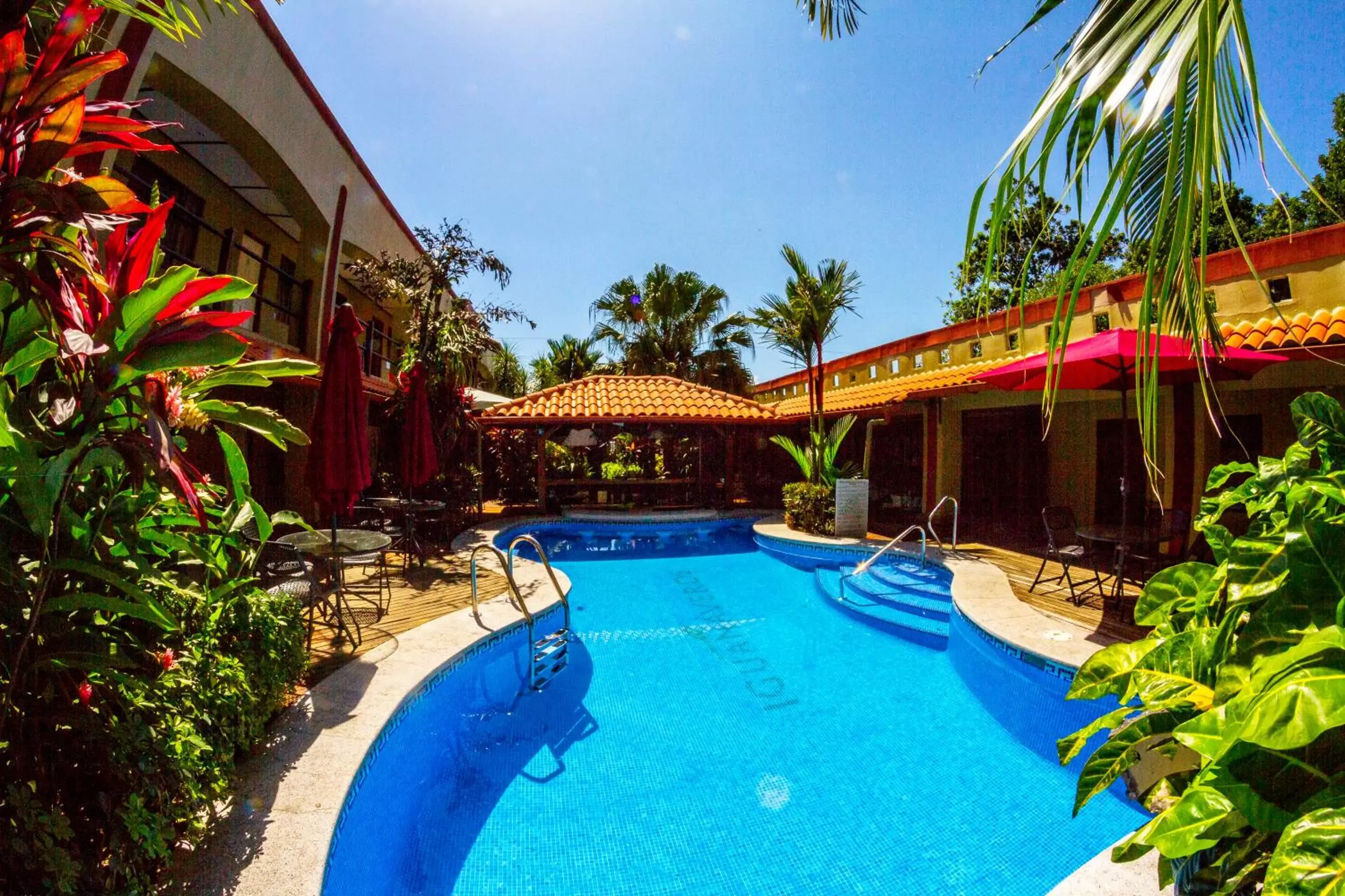 Swimming Pool in Hotel Iguana Verde