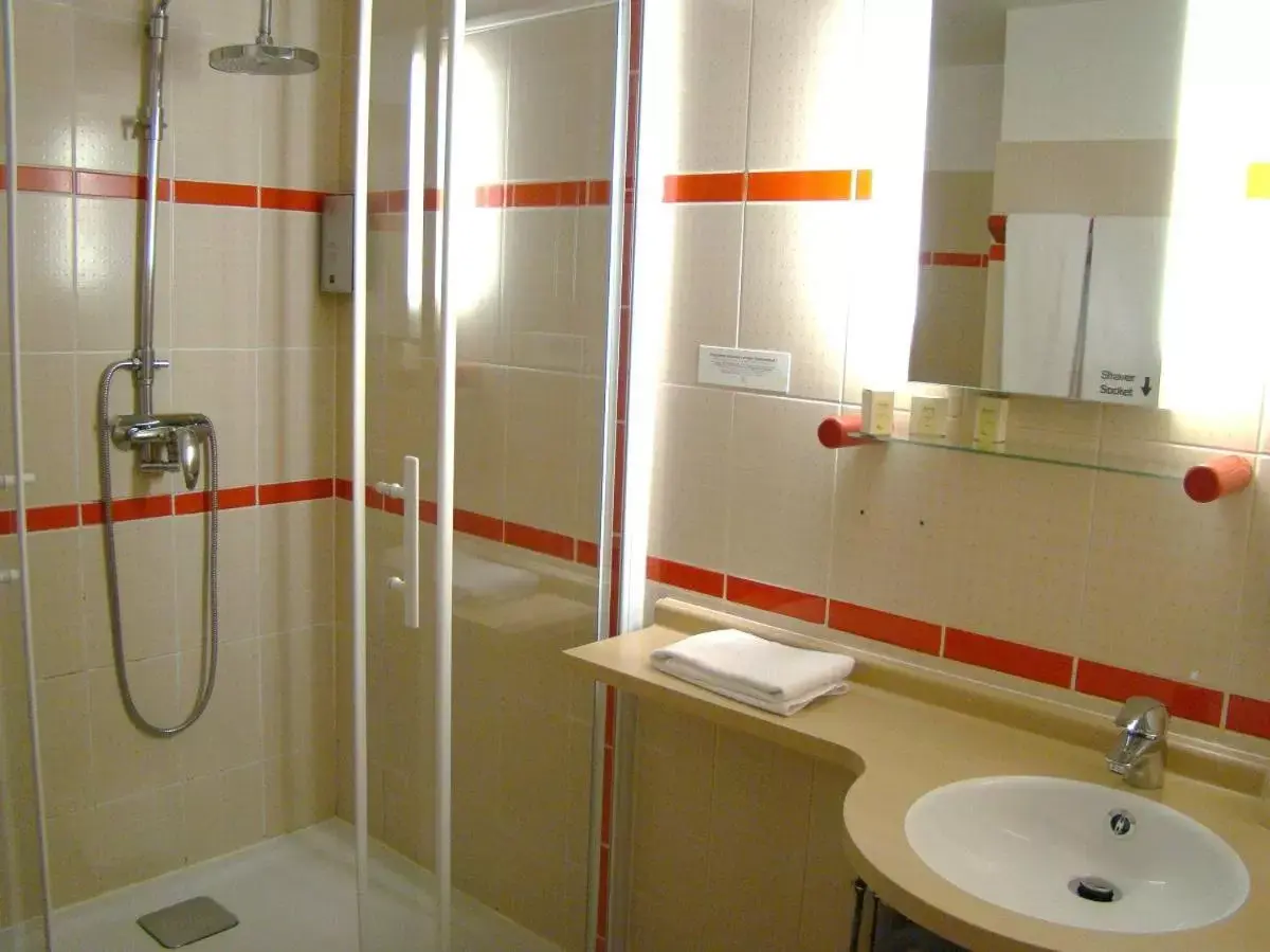 Shower, Bathroom in LOGIS Hôtel Le Moulin Des Gardelles