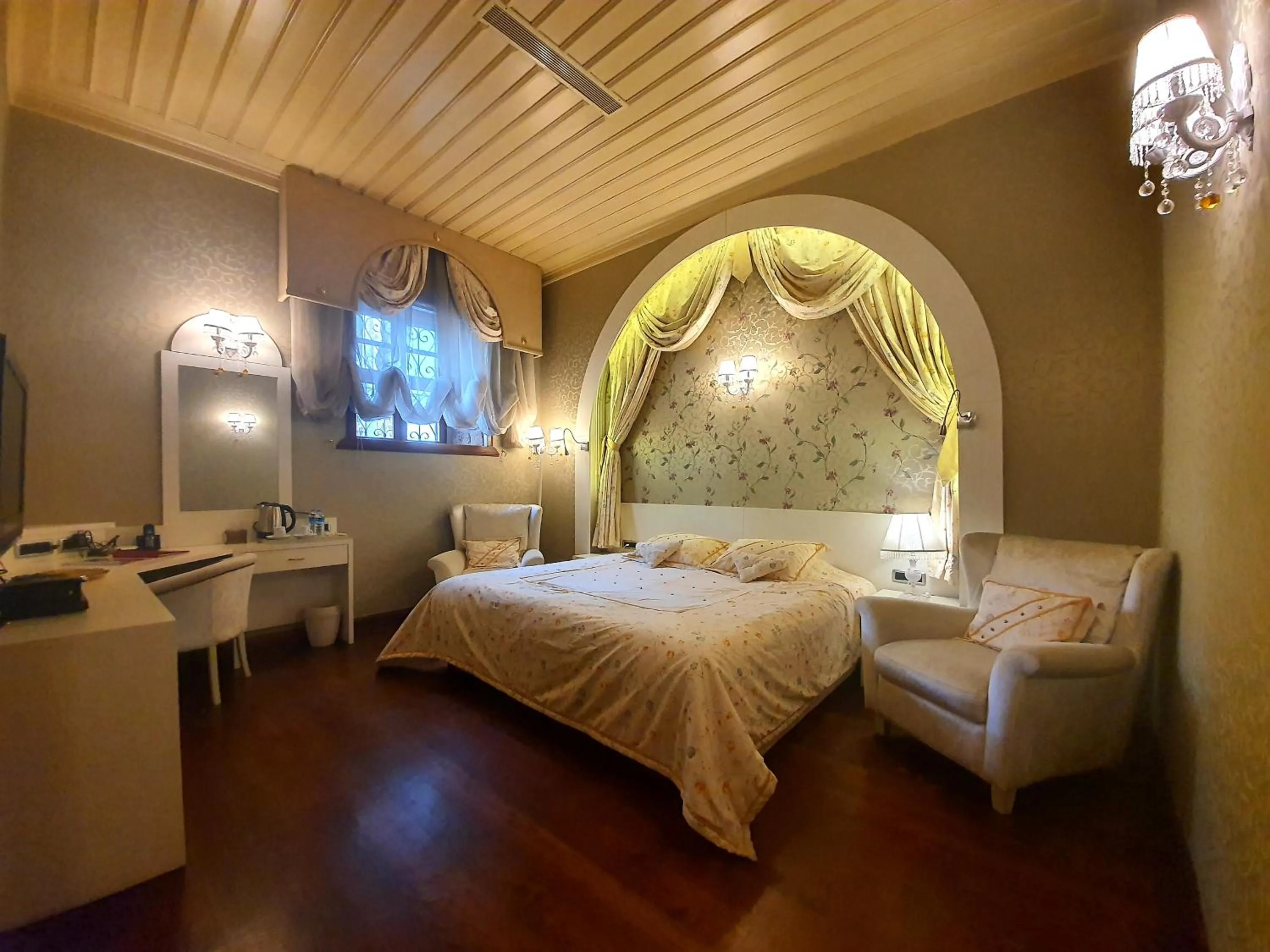 Photo of the whole room, Bed in Eski Masal Hotel - Special Class