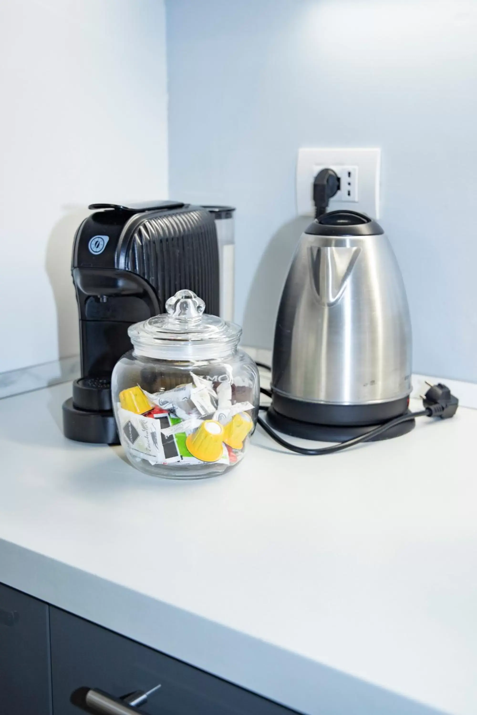 Coffee/tea facilities, Kitchen/Kitchenette in Easy Milano - Rooms and Apartments Navigli