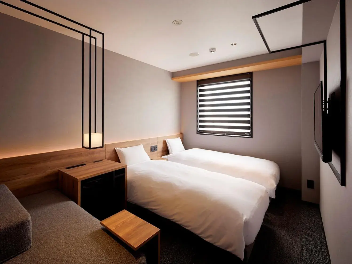 Bed in hotel androoms Shin-Osaka