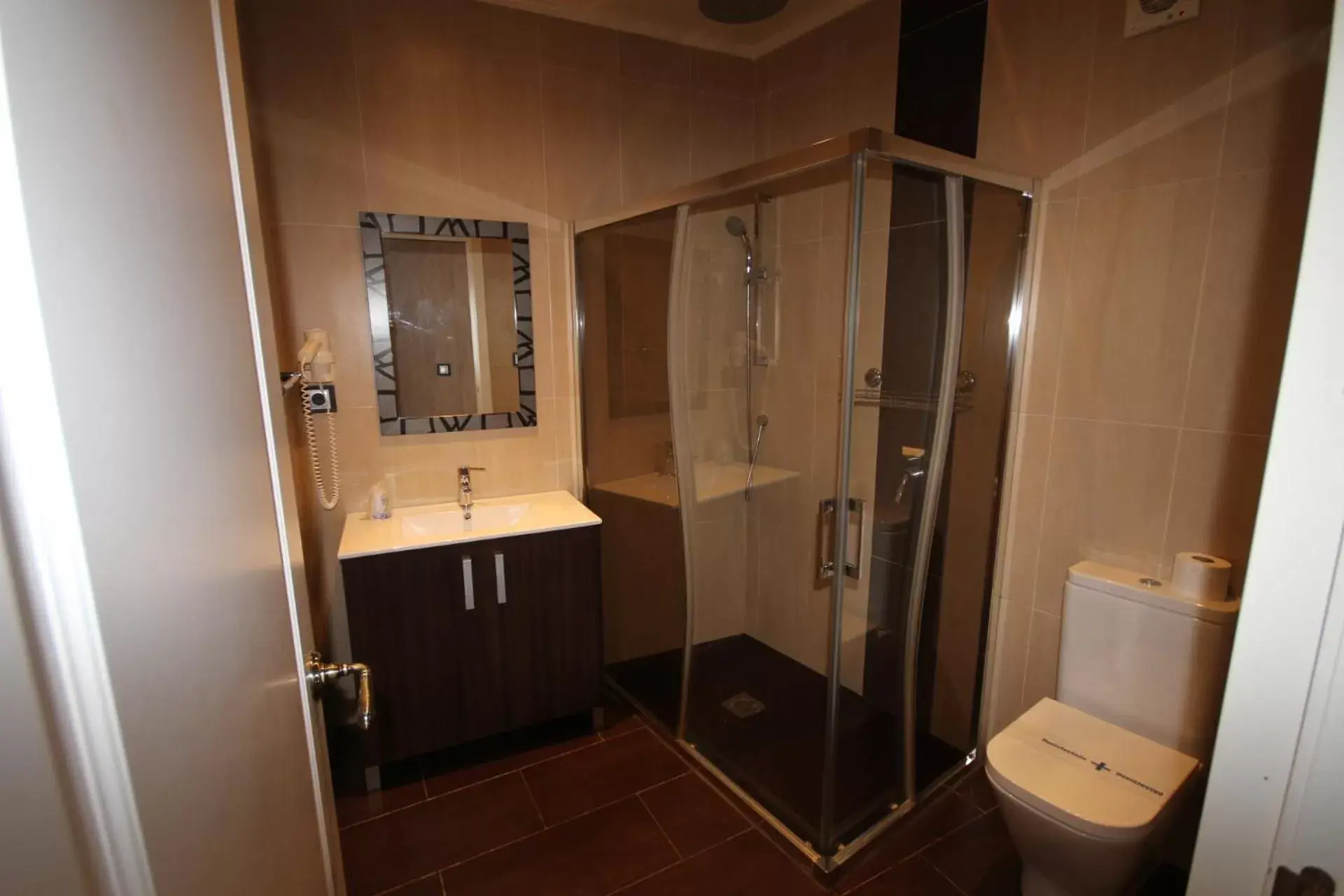 Photo of the whole room, Bathroom in Hotel Copacabana Tarifa Beach