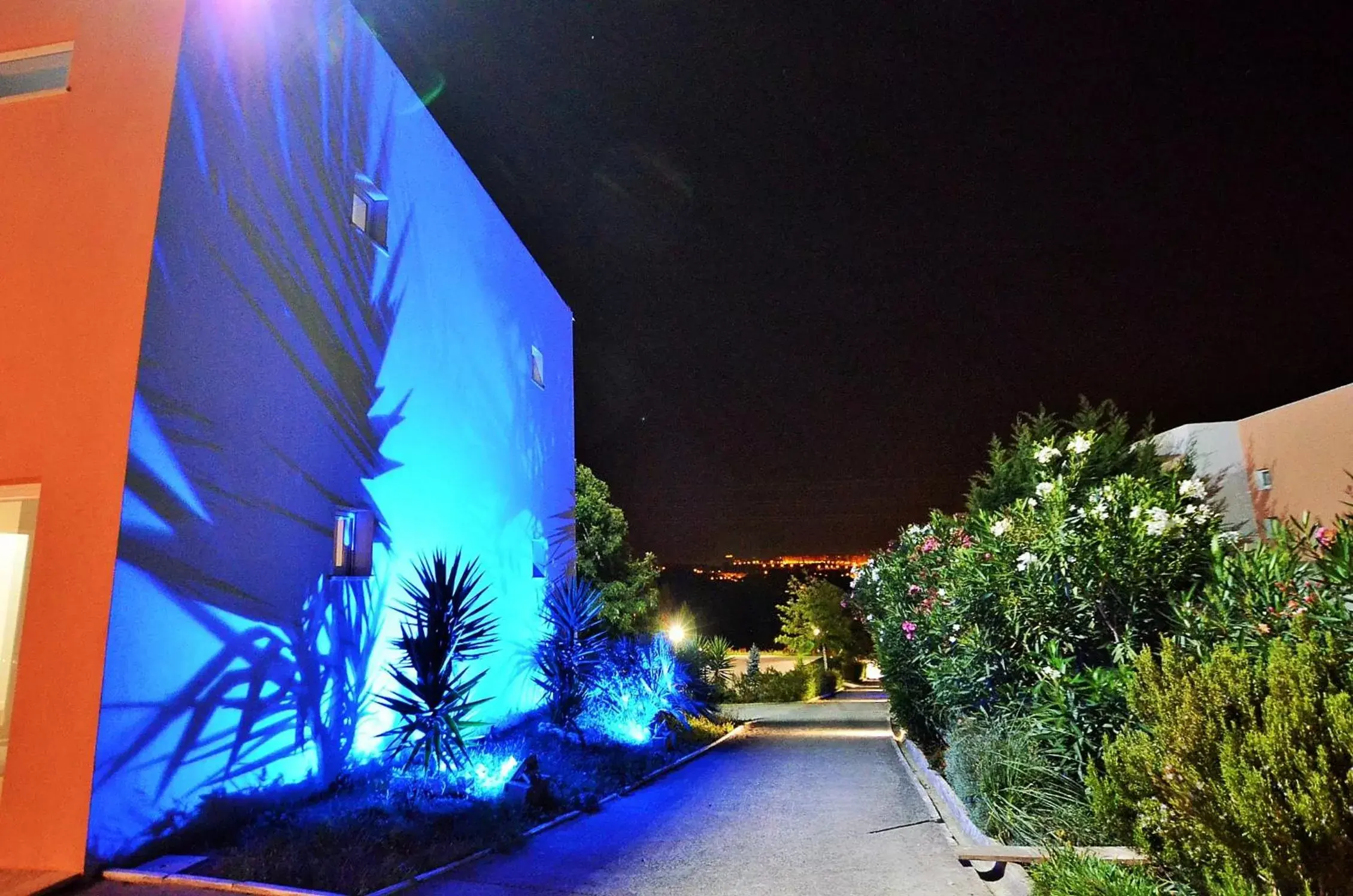 Facade/entrance, Swimming Pool in HILLTOP OASIS Lisboa Oeiras