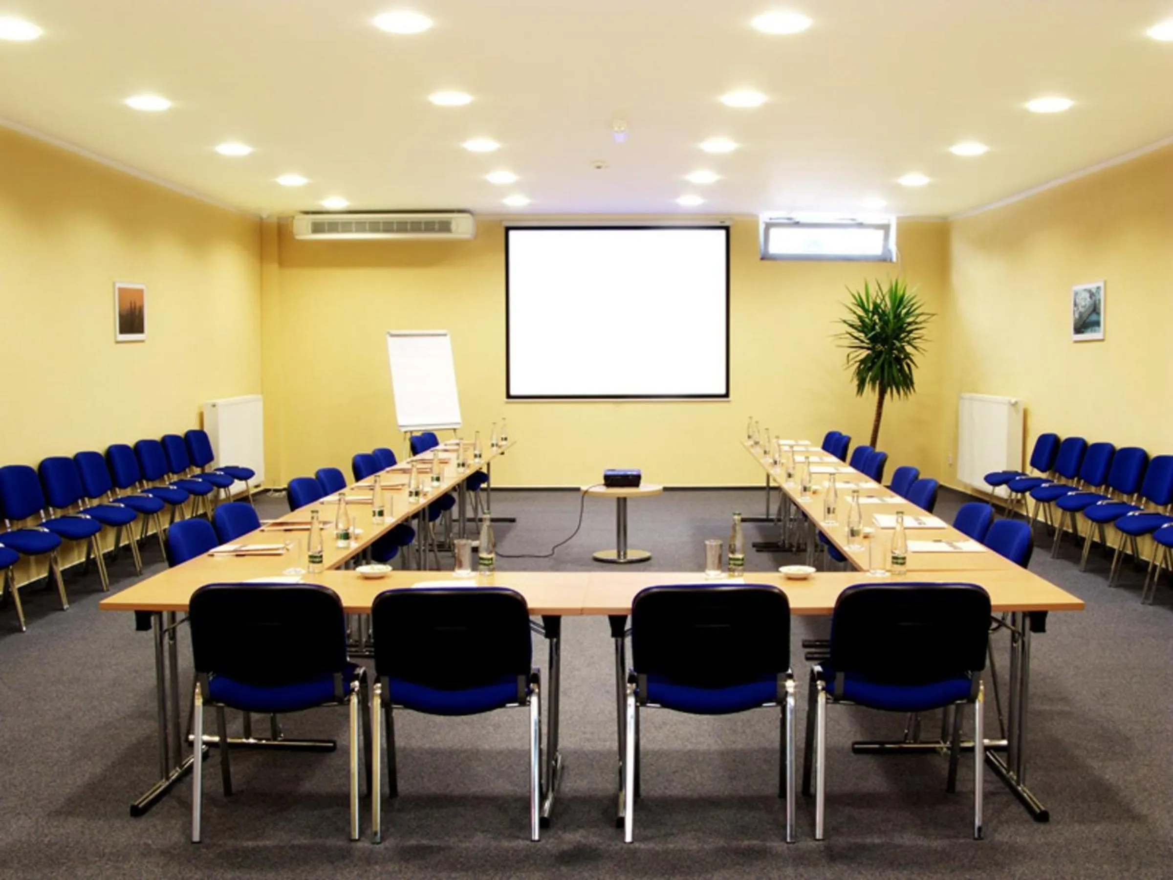 Business facilities in Hotel Michael