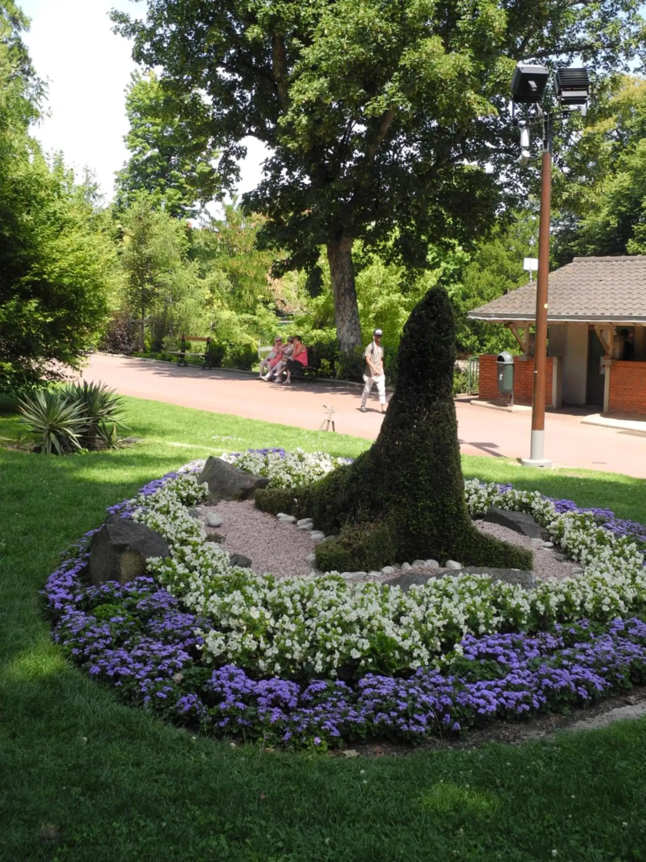 Nearby landmark, Garden in Apparthotel Privilodges Carré de Jaude