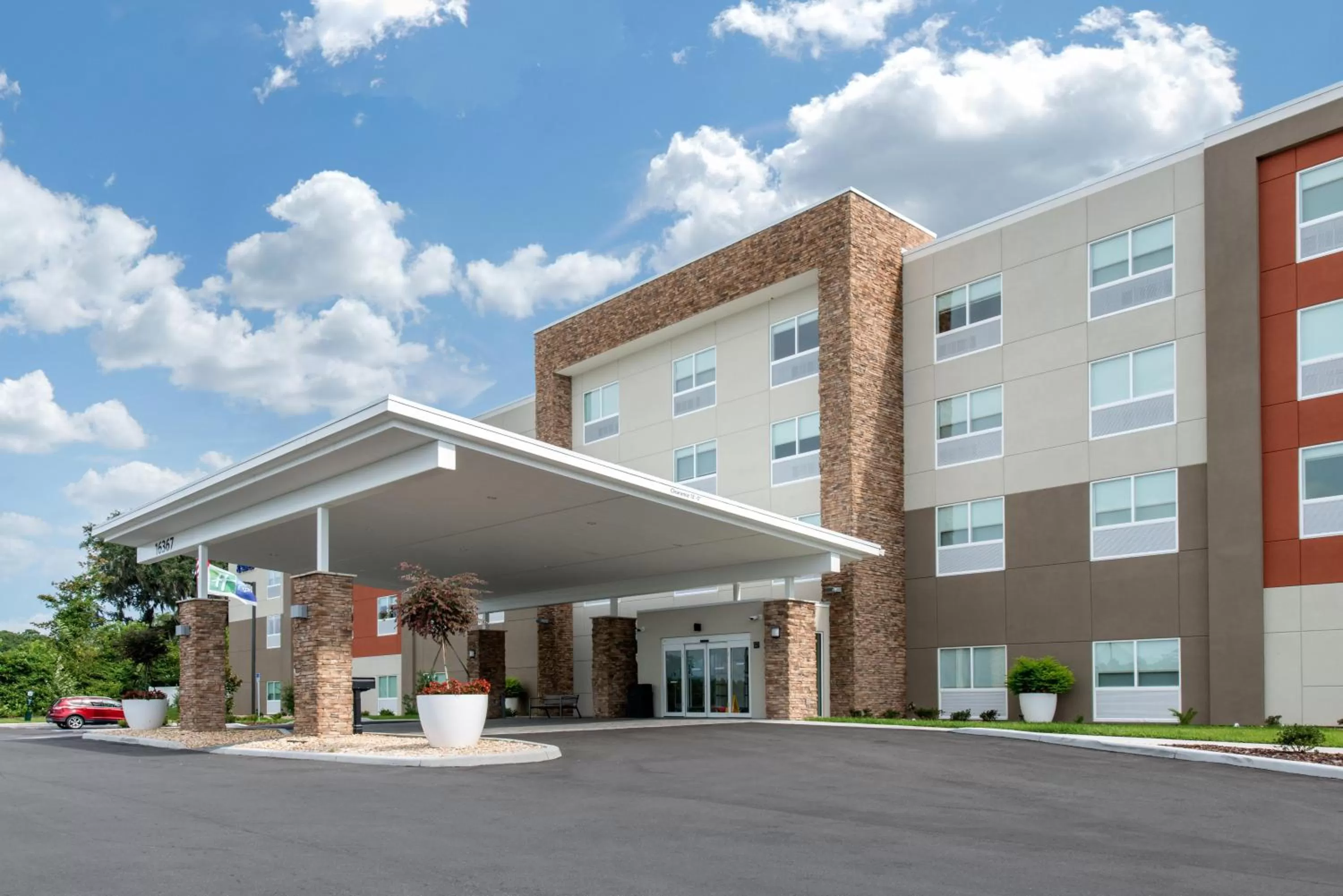 Property building in Holiday Inn Express & Suites Alachua - Gainesville Area by IHG