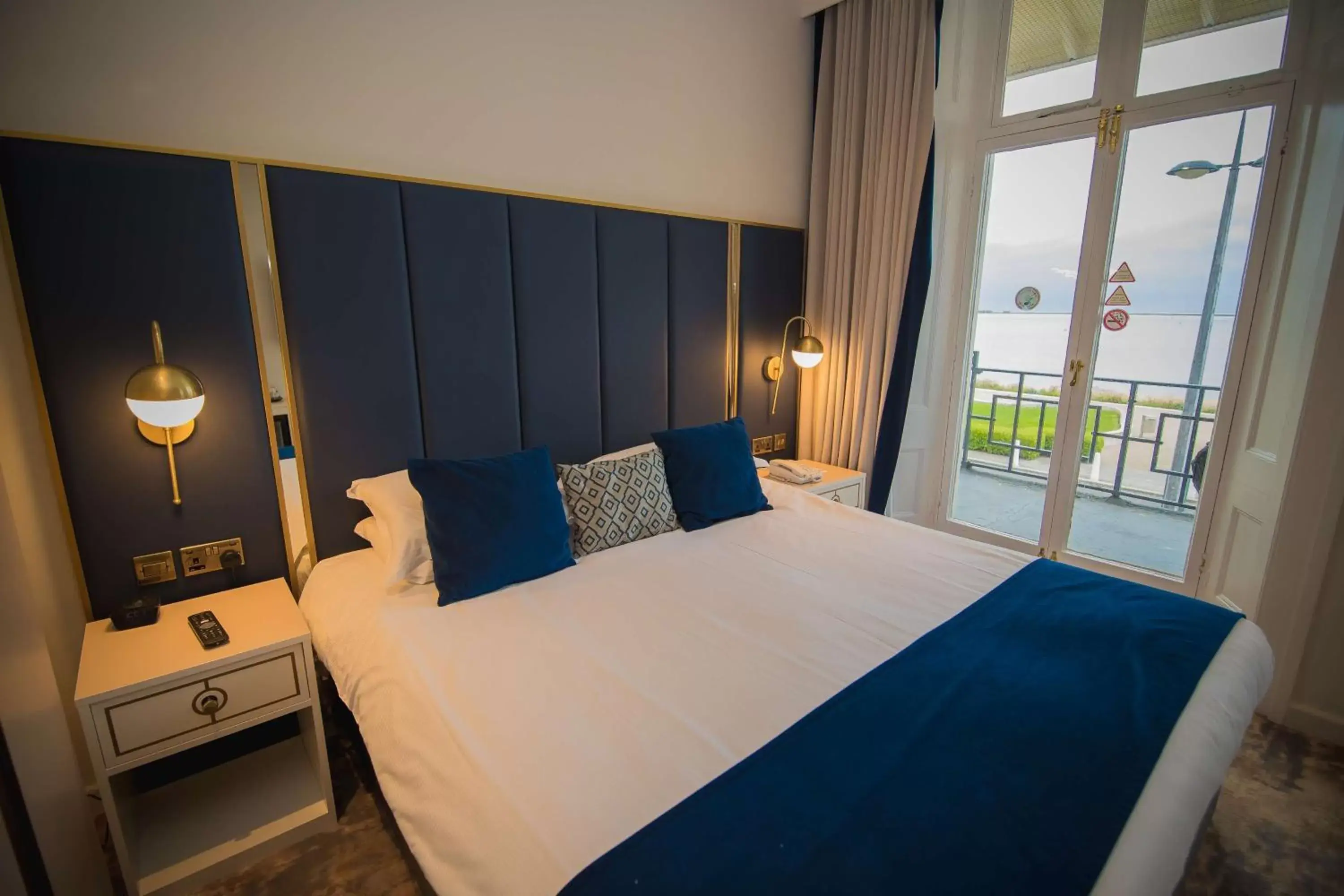 Property building, Bed in Best Western Premier Dover Marina Hotel & Spa