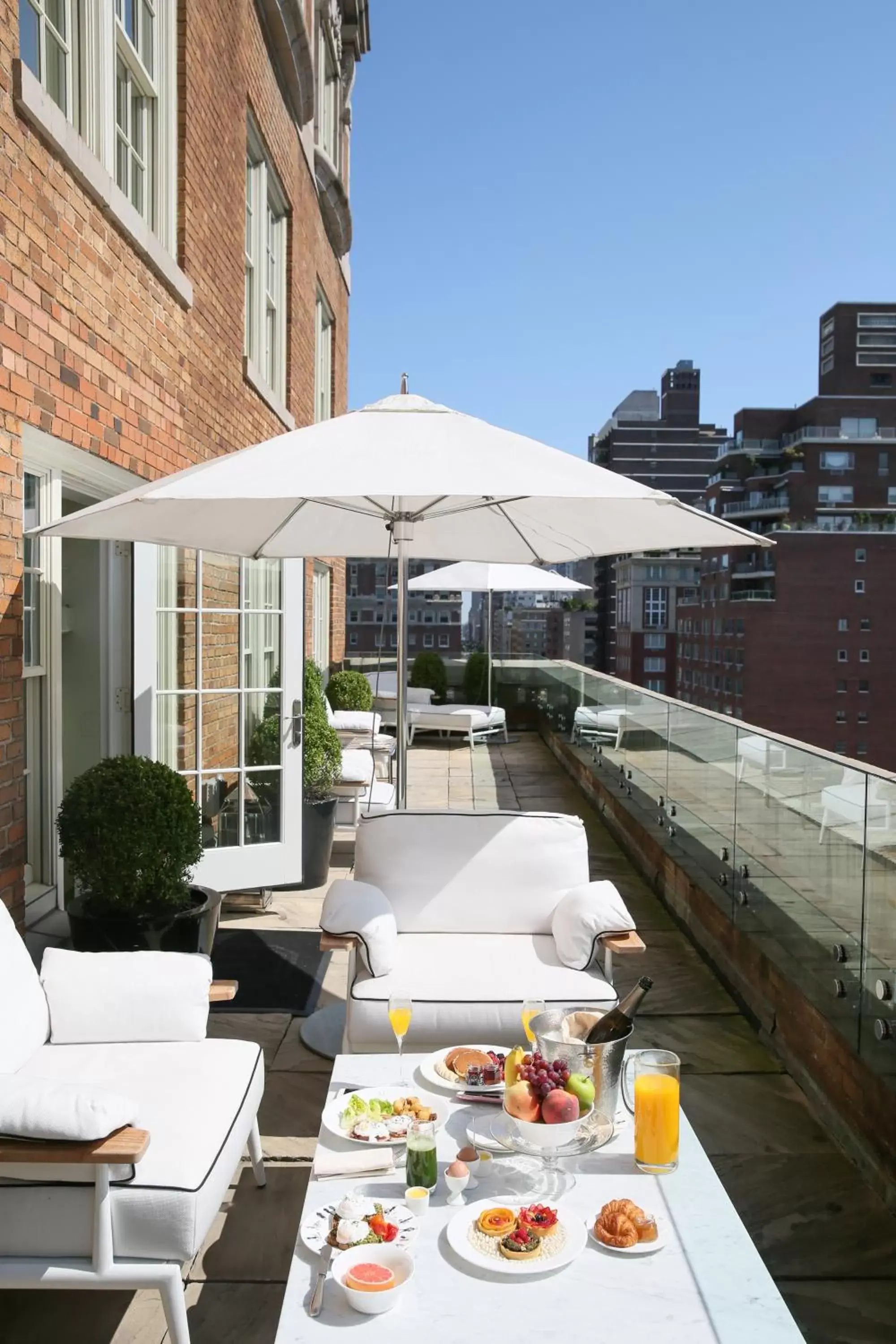 Balcony/Terrace, Restaurant/Places to Eat in The Mark New York