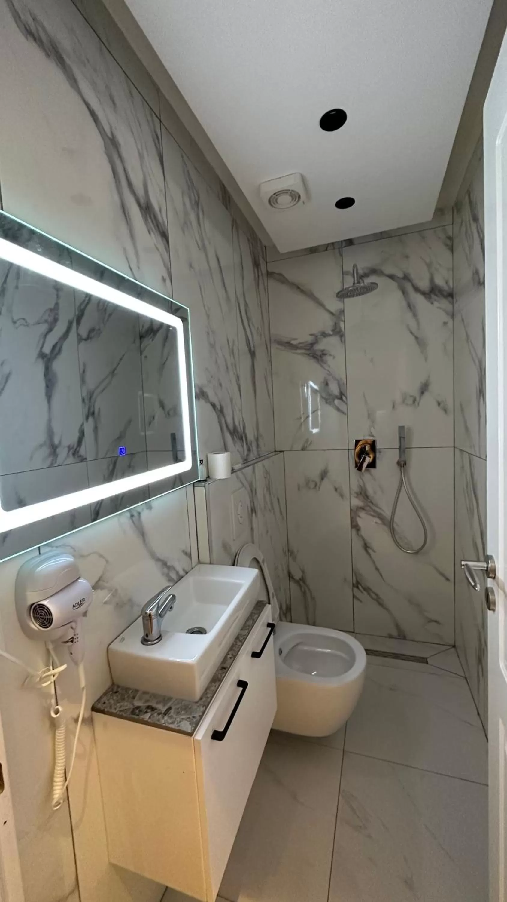 Bathroom in Hotel Colis