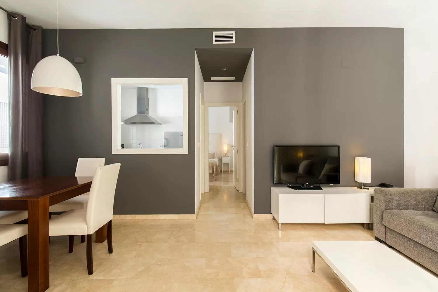 Coffee/tea facilities in tuGuest Elvira Suites