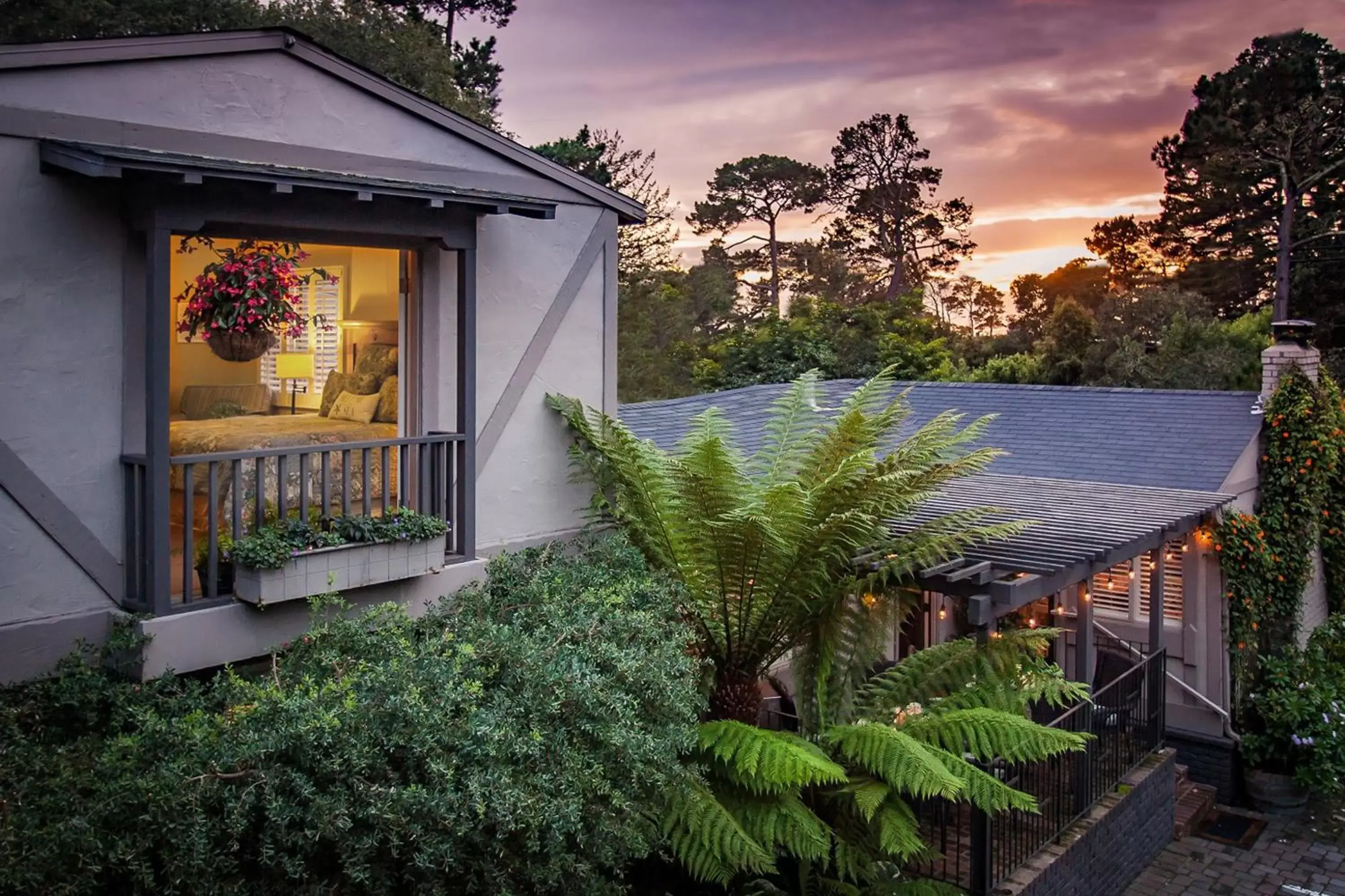 Facade/entrance in Carmel Country Inn