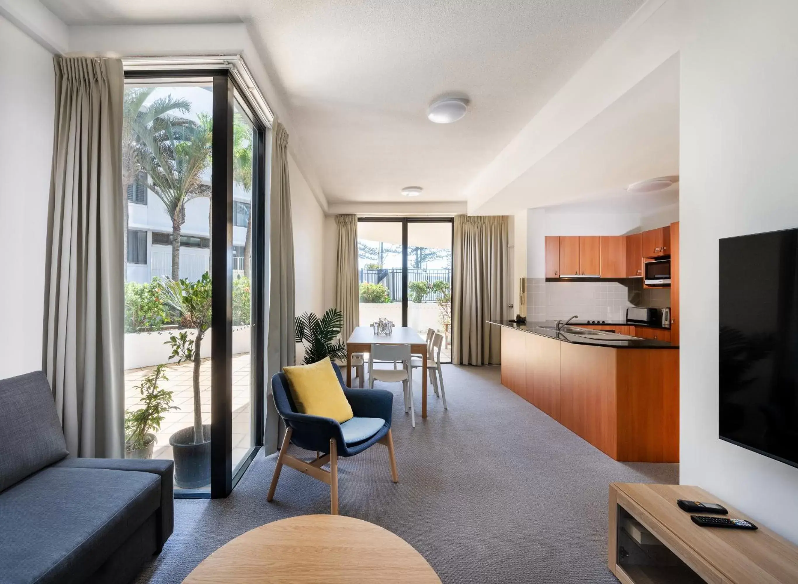 Living room, Seating Area in Mantra Coolangatta Beach