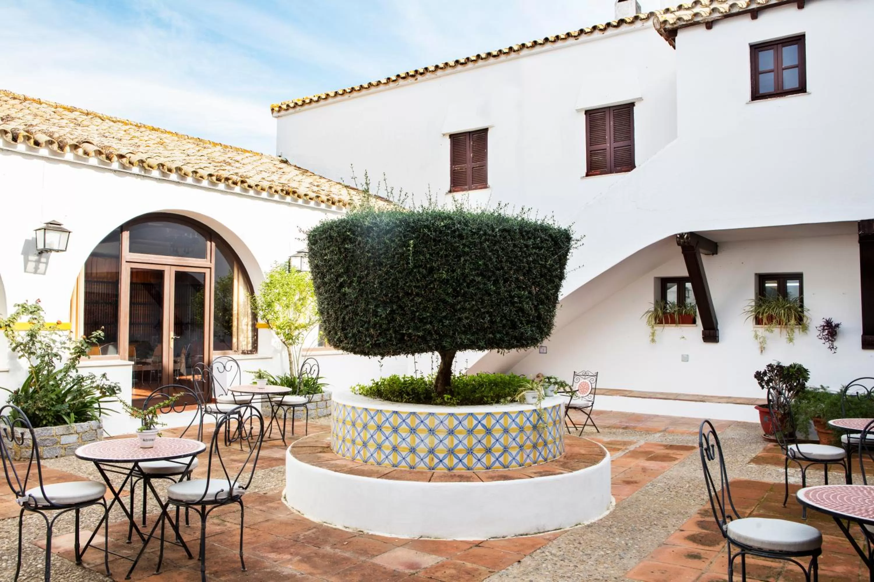 Patio in Hotel Tugasa Las Truchas