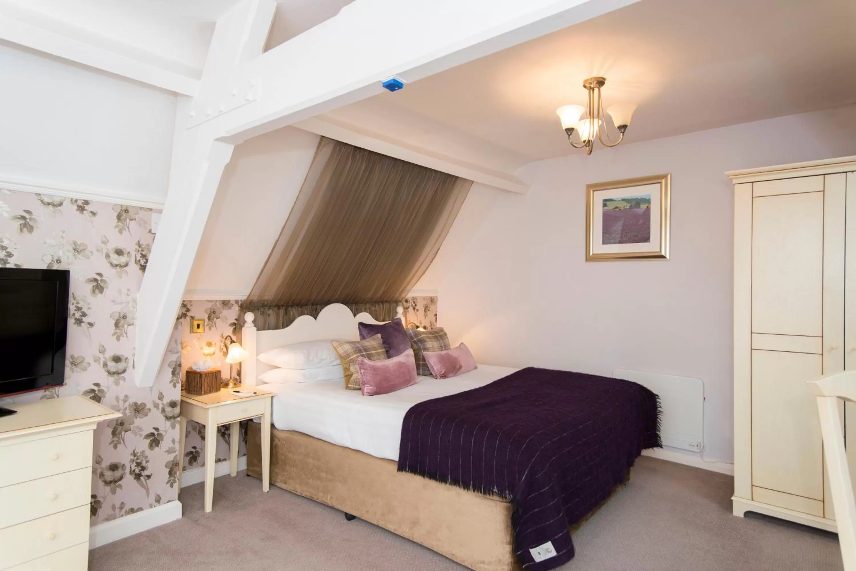 Bedroom, Bed in Three Ways House Hotel