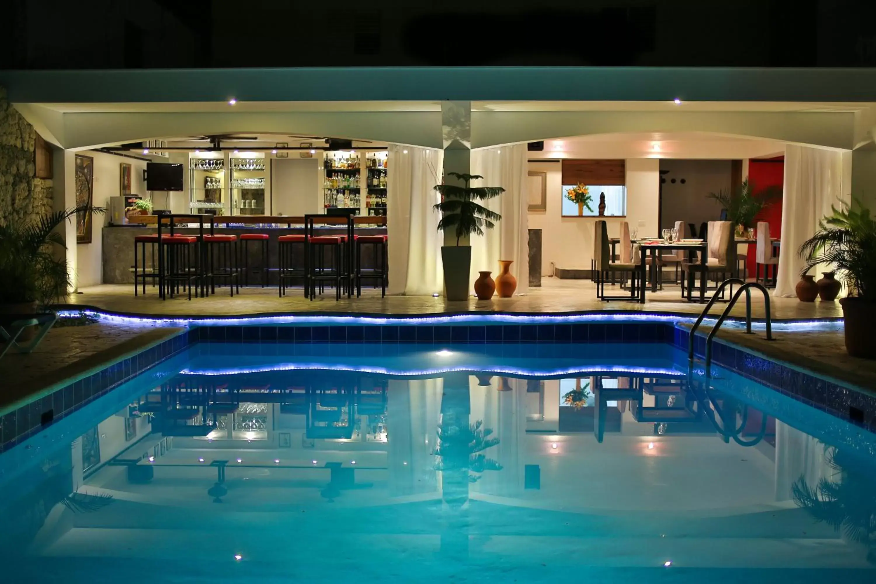 Swimming Pool in Hotel Las Palmeras