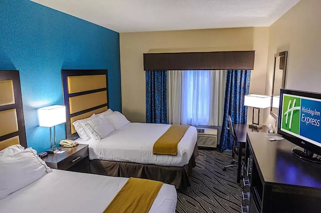 Standard Room with Two Queen Beds in Holiday Inn Express - Ludlow - Chicopee Area by IHG Standard Room with Two Queen Beds in Holiday Inn Express - Ludlow - Chicopee Area by IHG