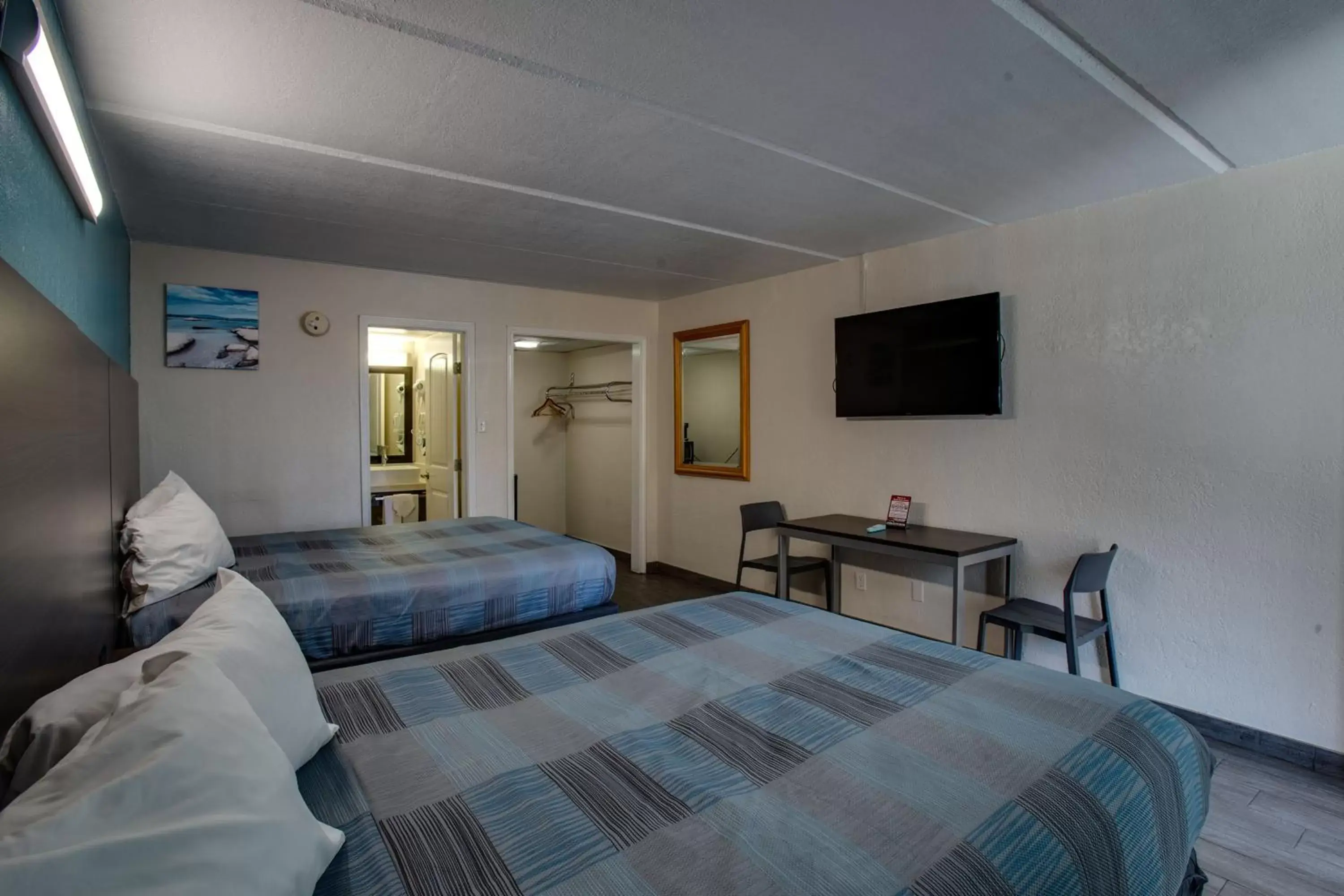 TV and multimedia, Bed in WindWater Hotel and Marina