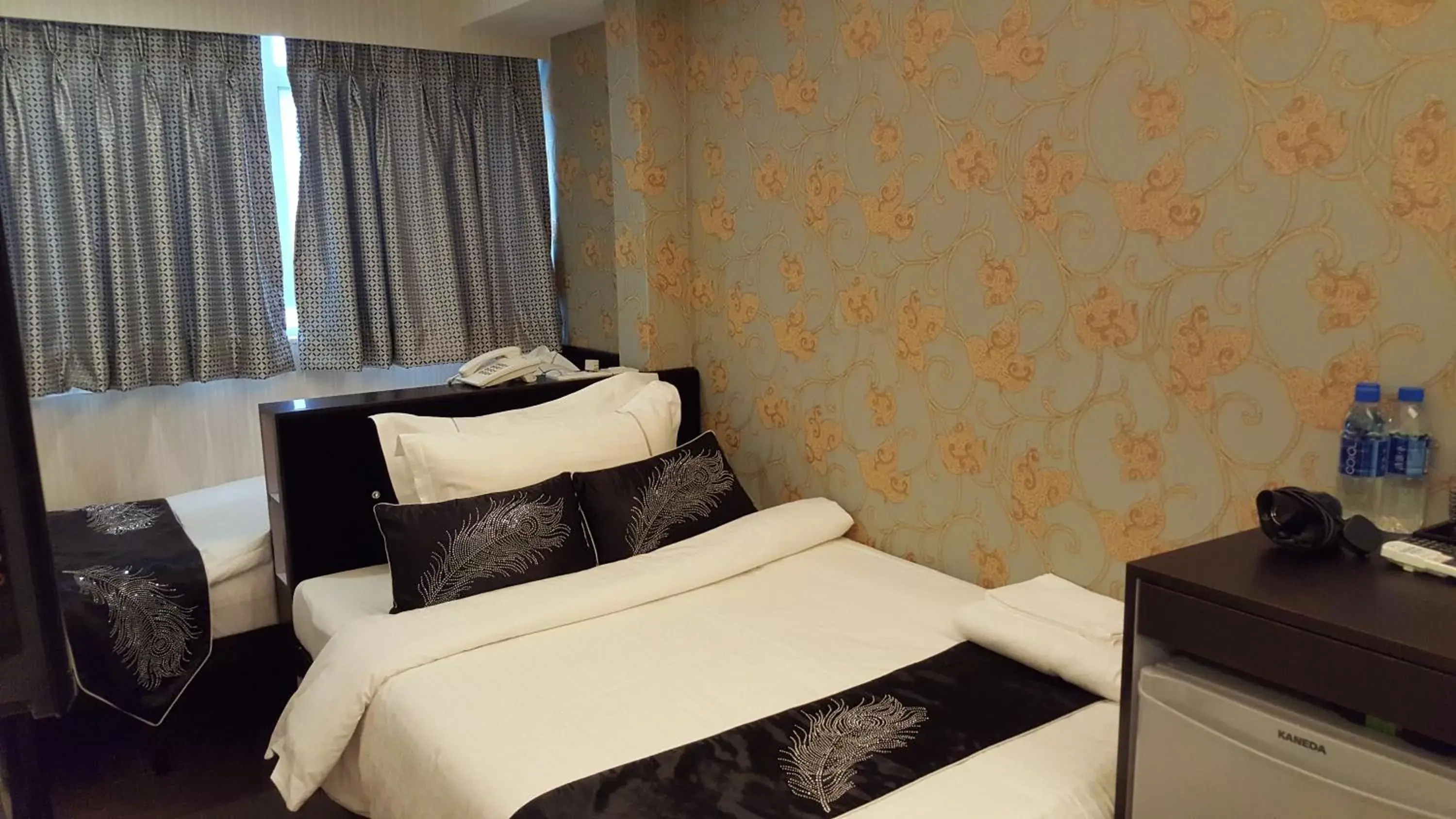 Bed in Seasons Hotel – Causeway Bay