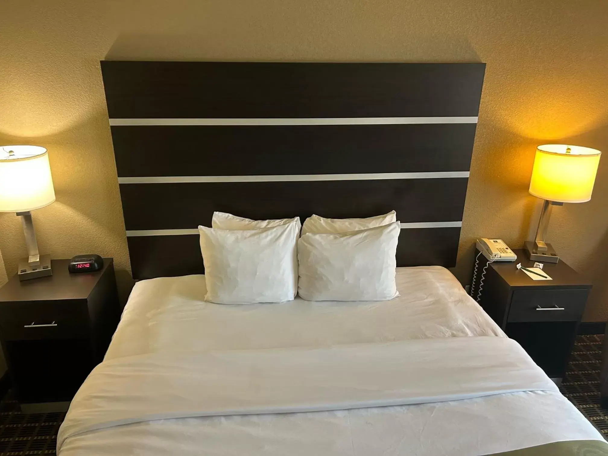 Bed in Quality Inn & Suites Bradford