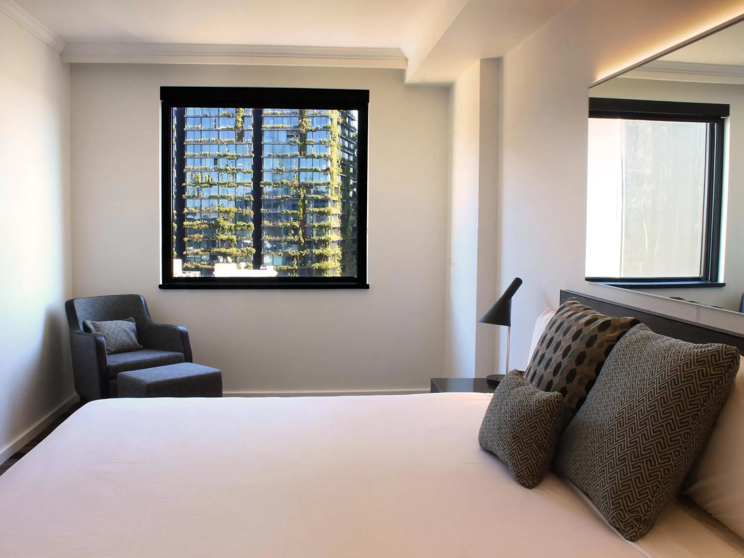 Bedroom, Bed in Mercure Sydney