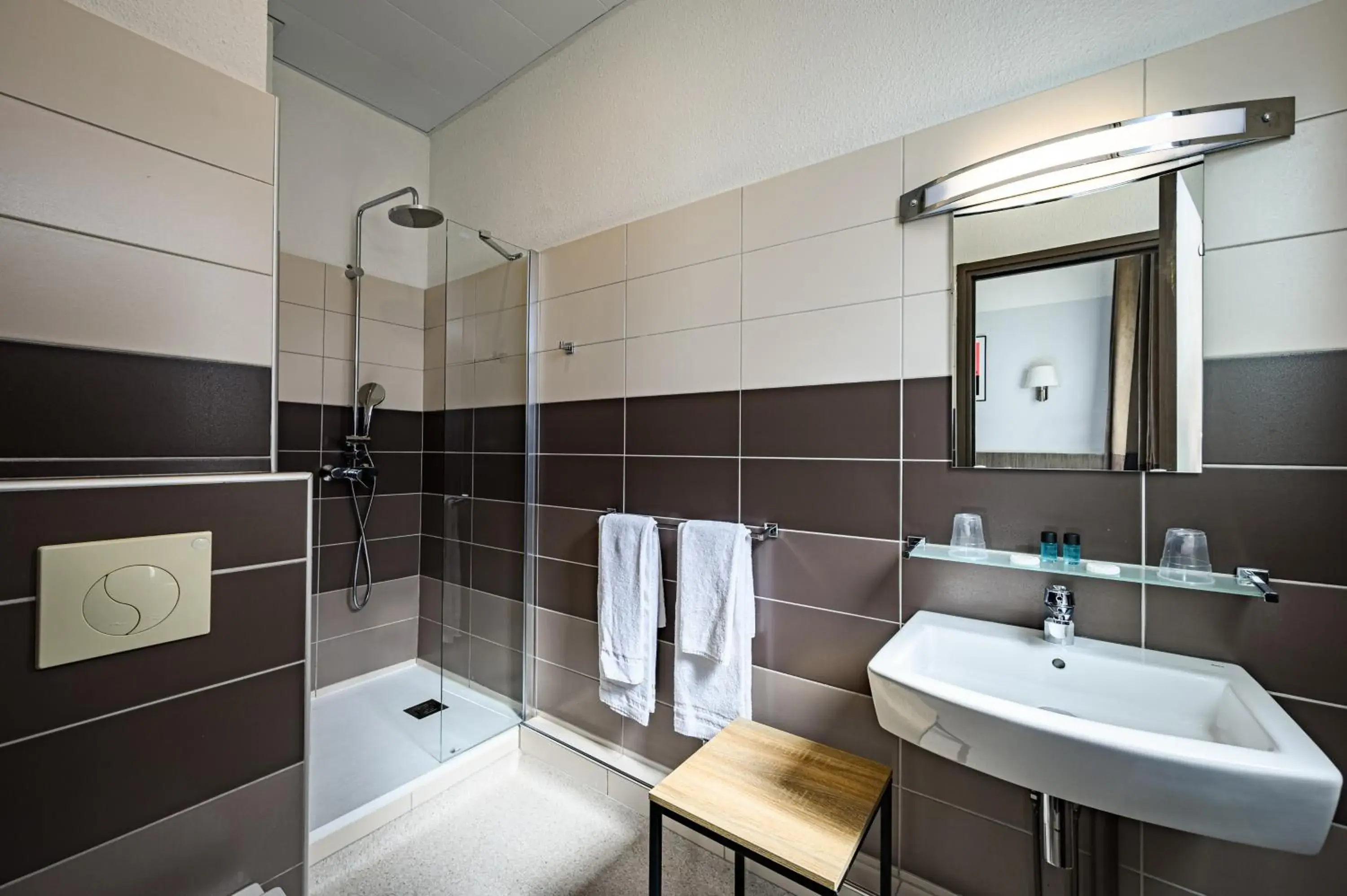 Shower, Bathroom in Hotel Gascogne