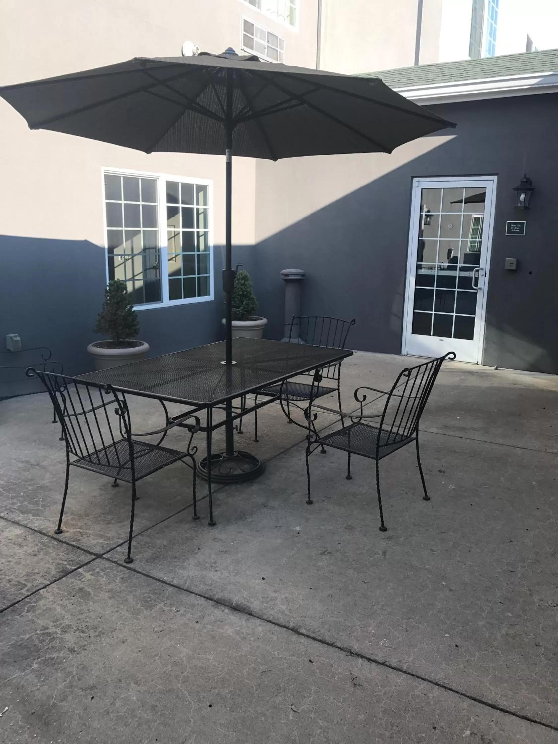 Property building in Country Inn & Suites by Radisson, Winchester, VA