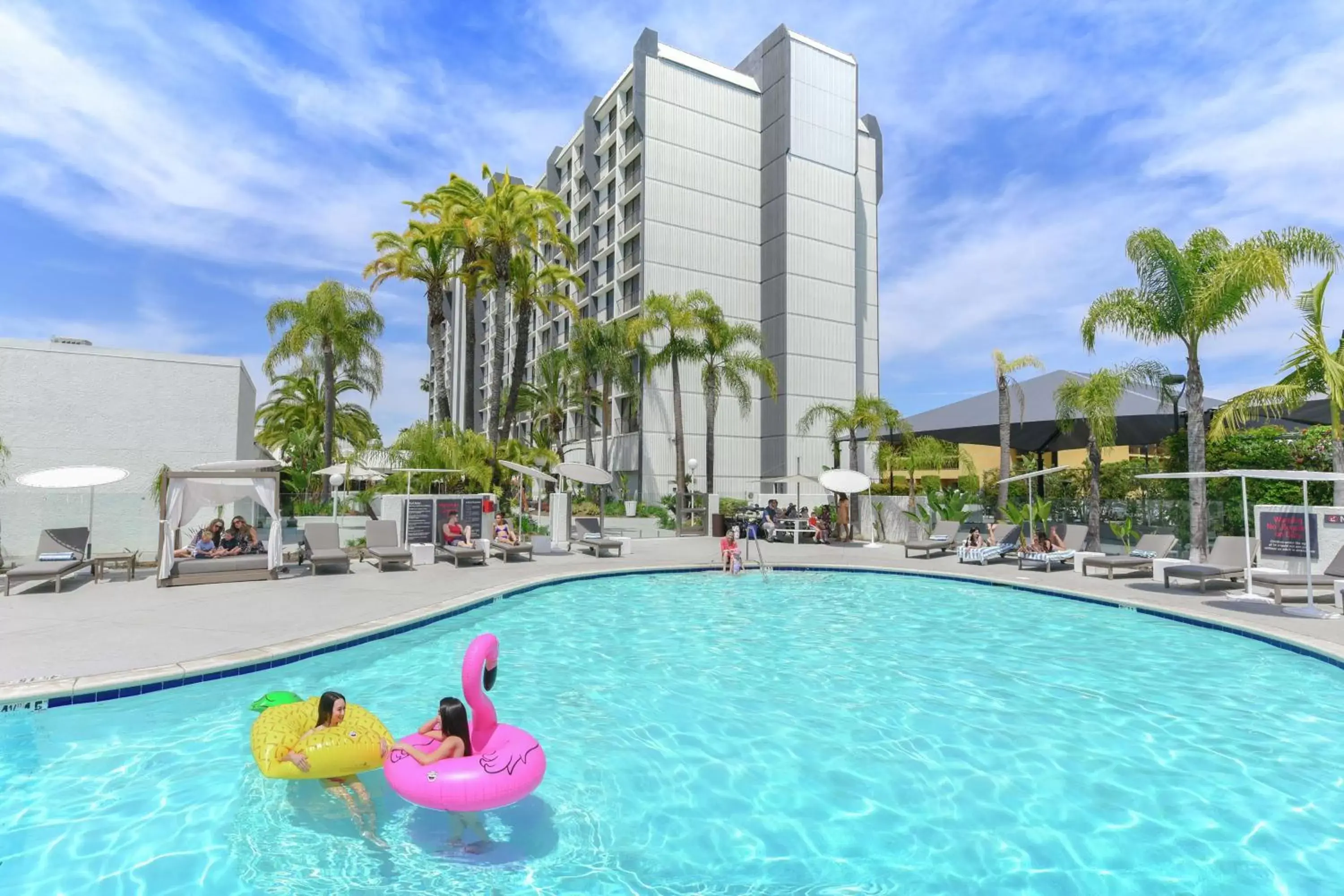 Pool view, Swimming Pool in Hilton Irvine/Orange County Airport